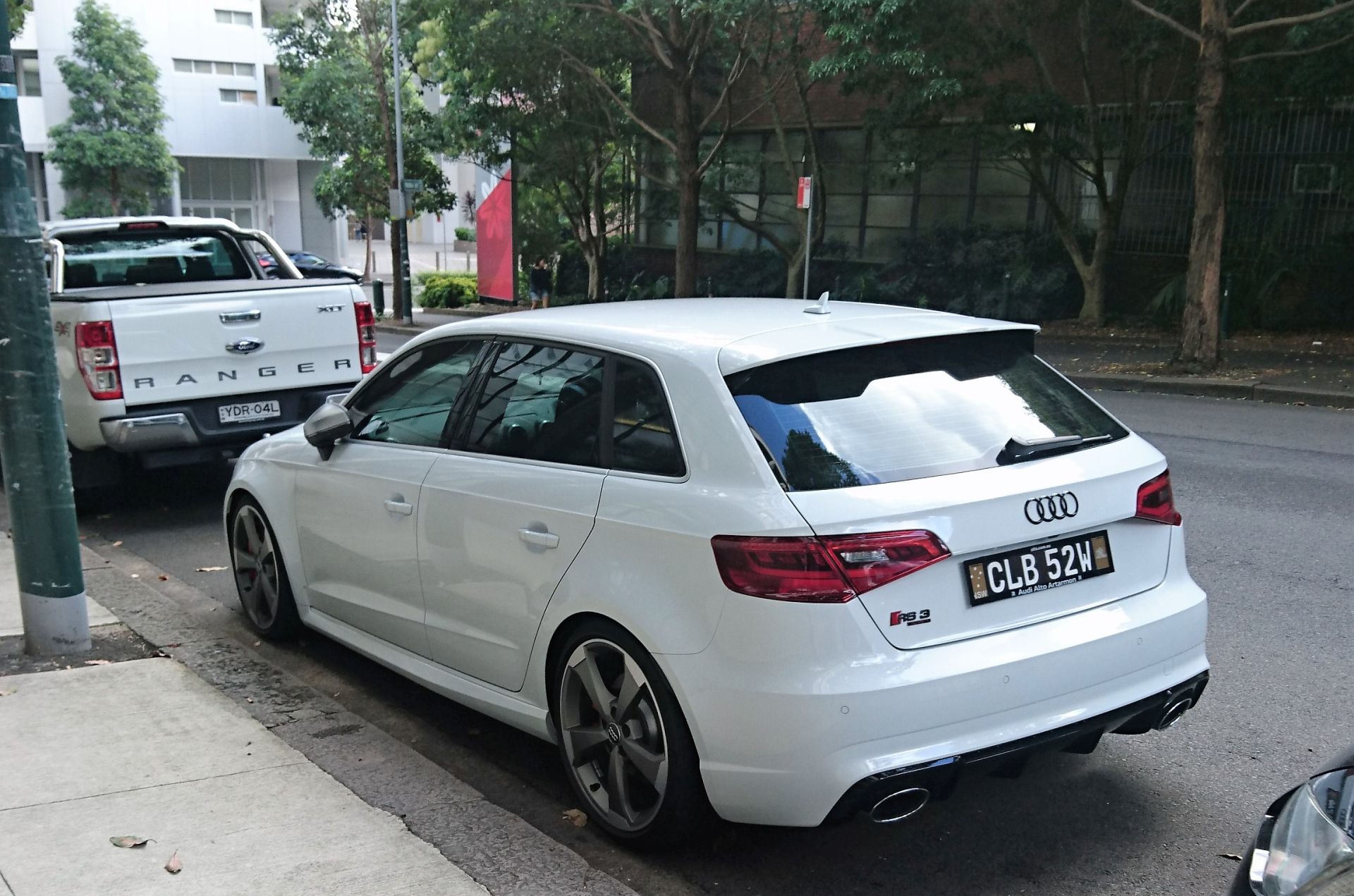 Stunning Wallpaper Of Audi Rs3 Parked By The Road - Audi Rs 6 - HD Wallpaper 