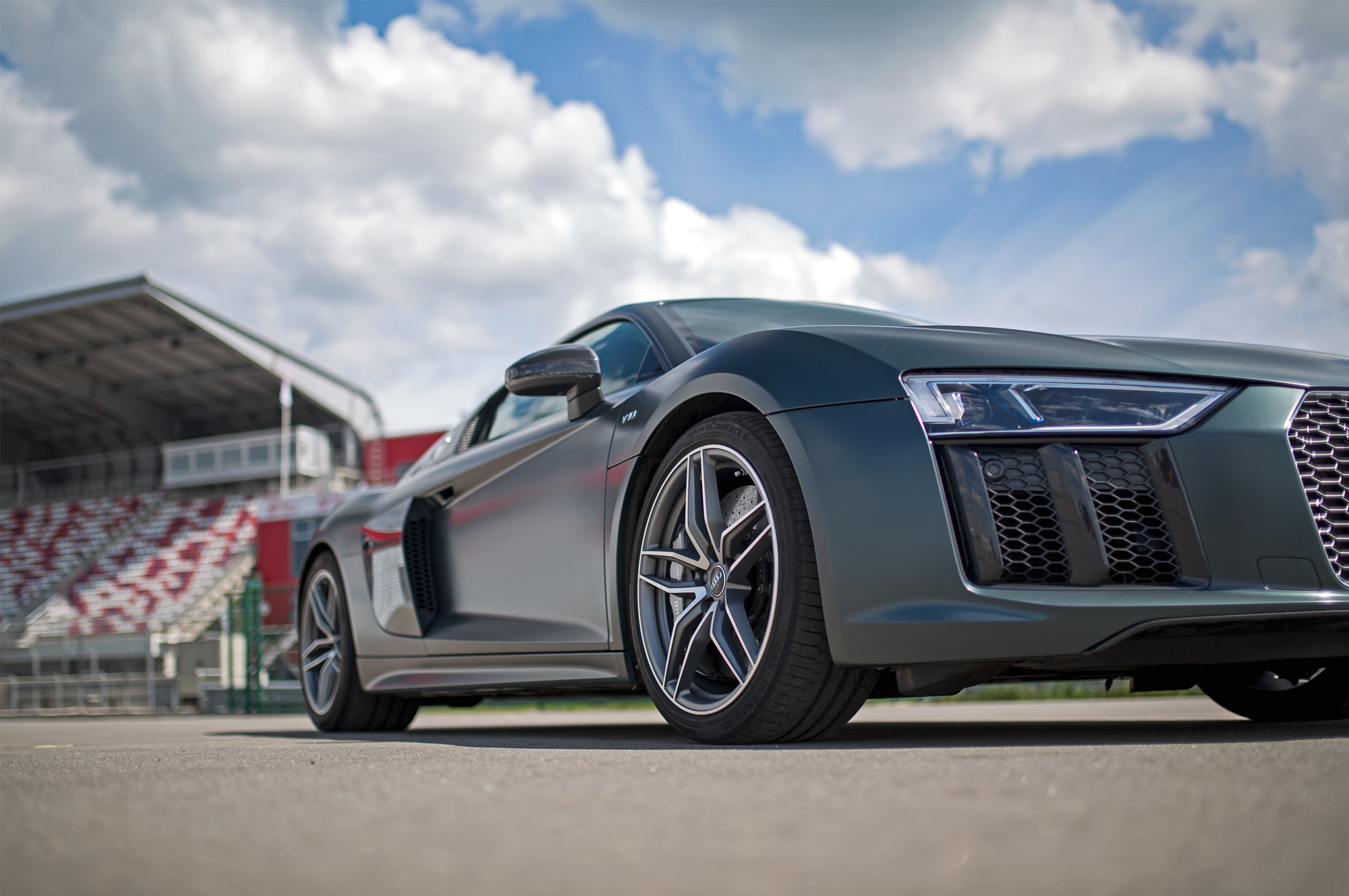Audi R8 V10 Wallpaper - HD Wallpaper 