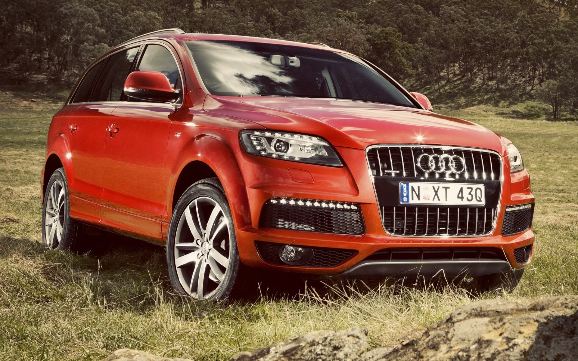 Audi Q7 E Tron Car Wallpapers - Audi Cars Red Hd - HD Wallpaper 