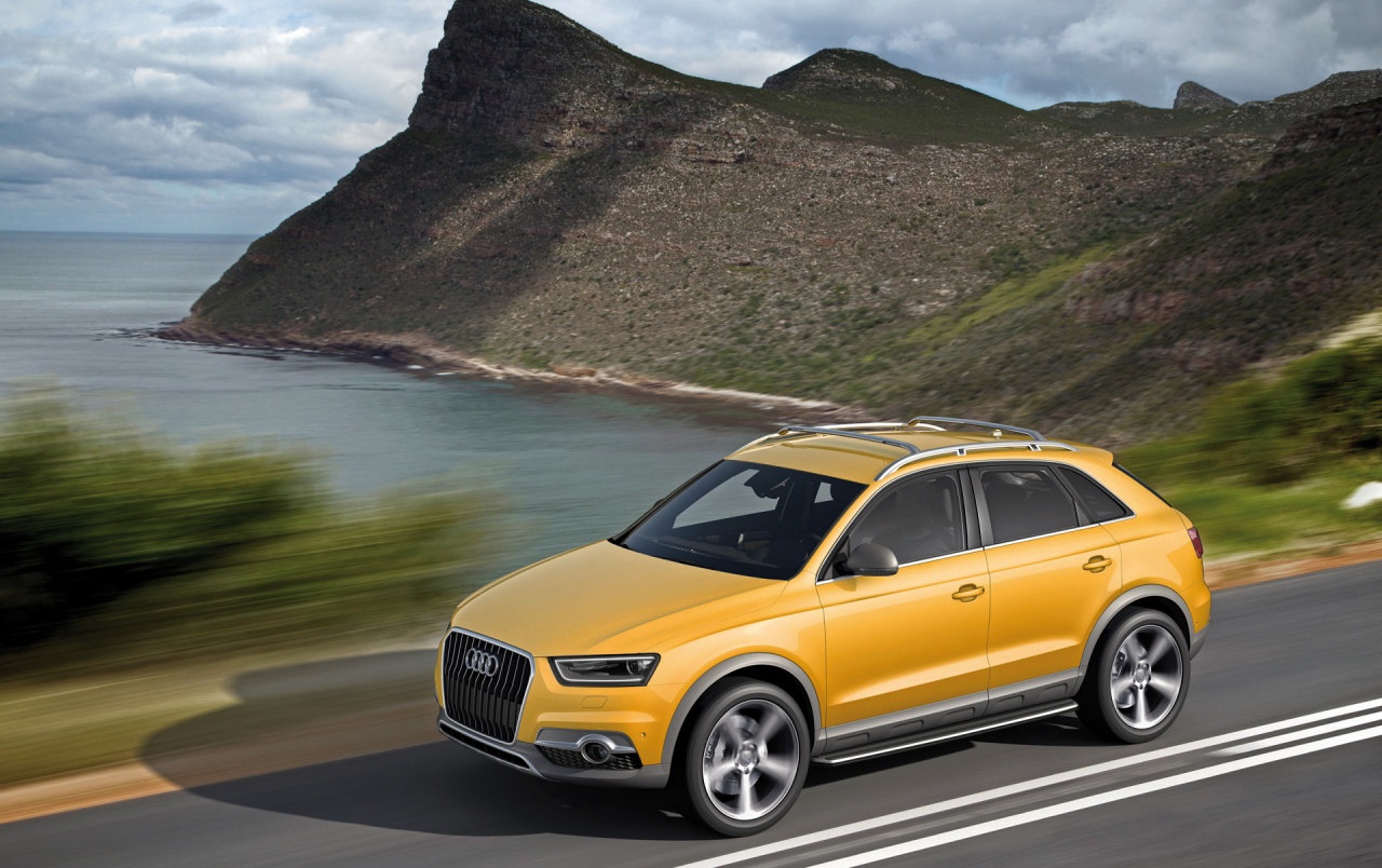 2012 Yellow Audi Q3 Jinlong Yufeng Side Speed Wallpapers - Barras Tejadilho Audi Q3 - HD Wallpaper 