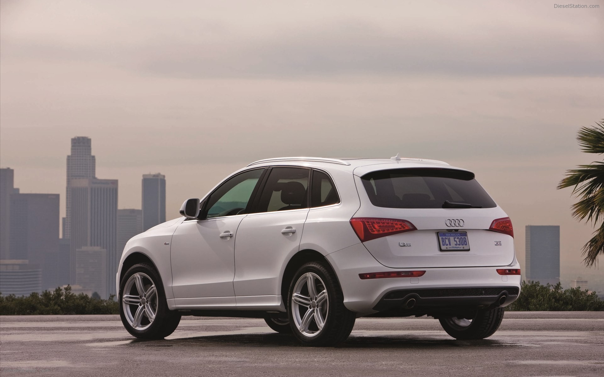 Audi Q5 S Line - HD Wallpaper 