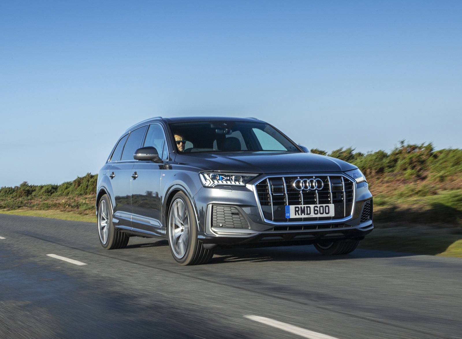2020 Audi Q7 Front Three Quarter Wallpapers (1) - Audi Q7 2020 Daytona Grey - HD Wallpaper 