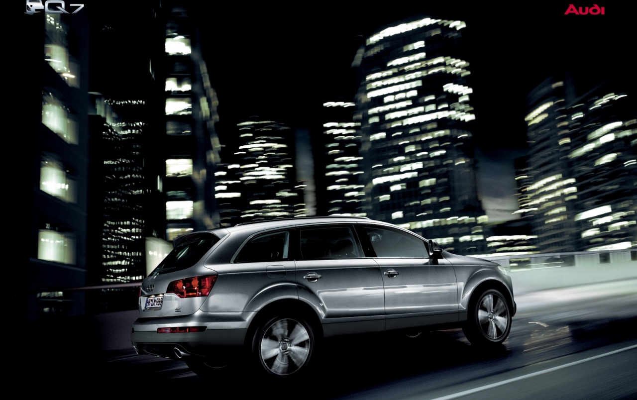 Audi Q7 In City Wallpapers - Audi Q7 City - HD Wallpaper 