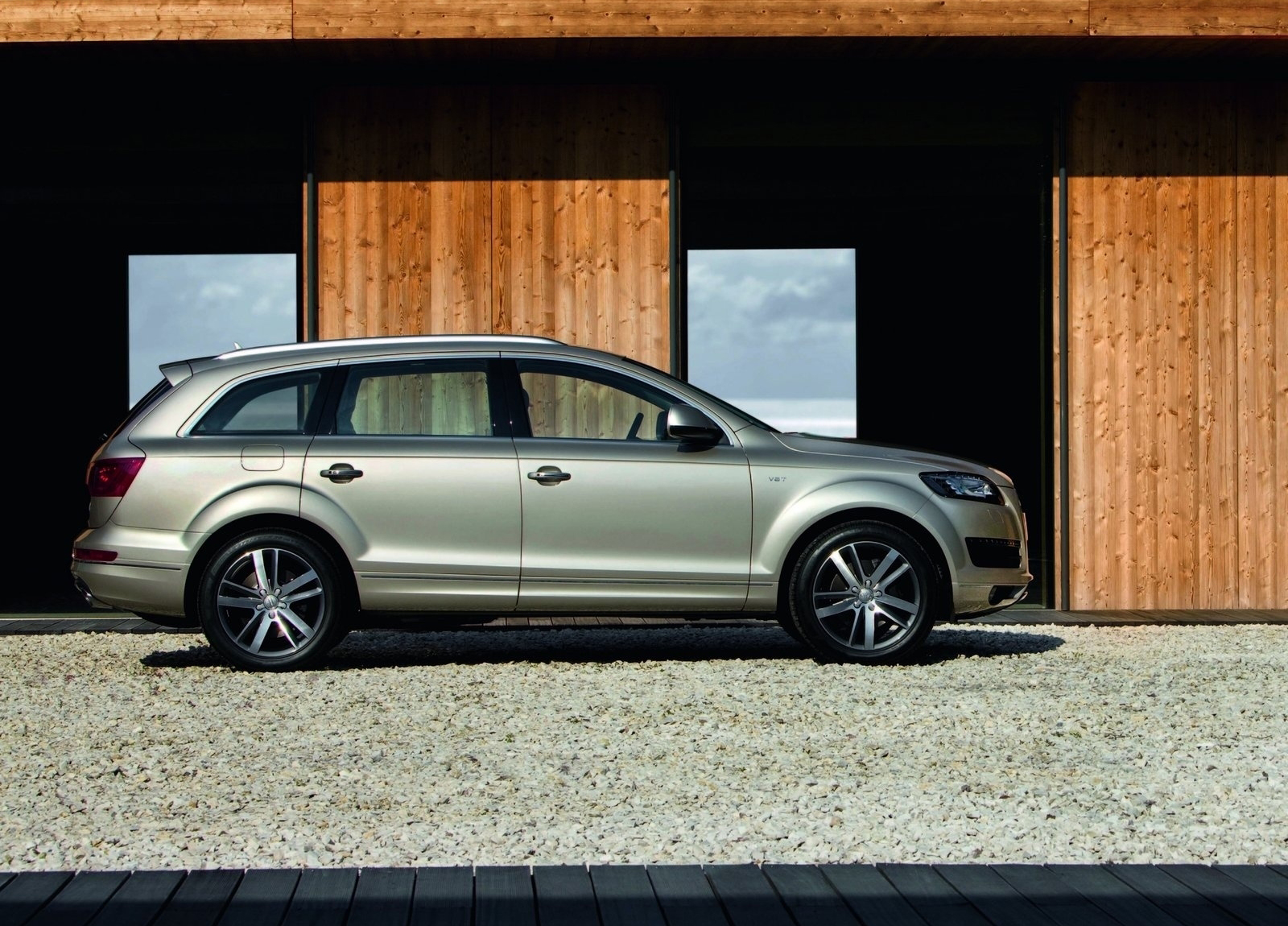 Audi Q7 2011 - HD Wallpaper 