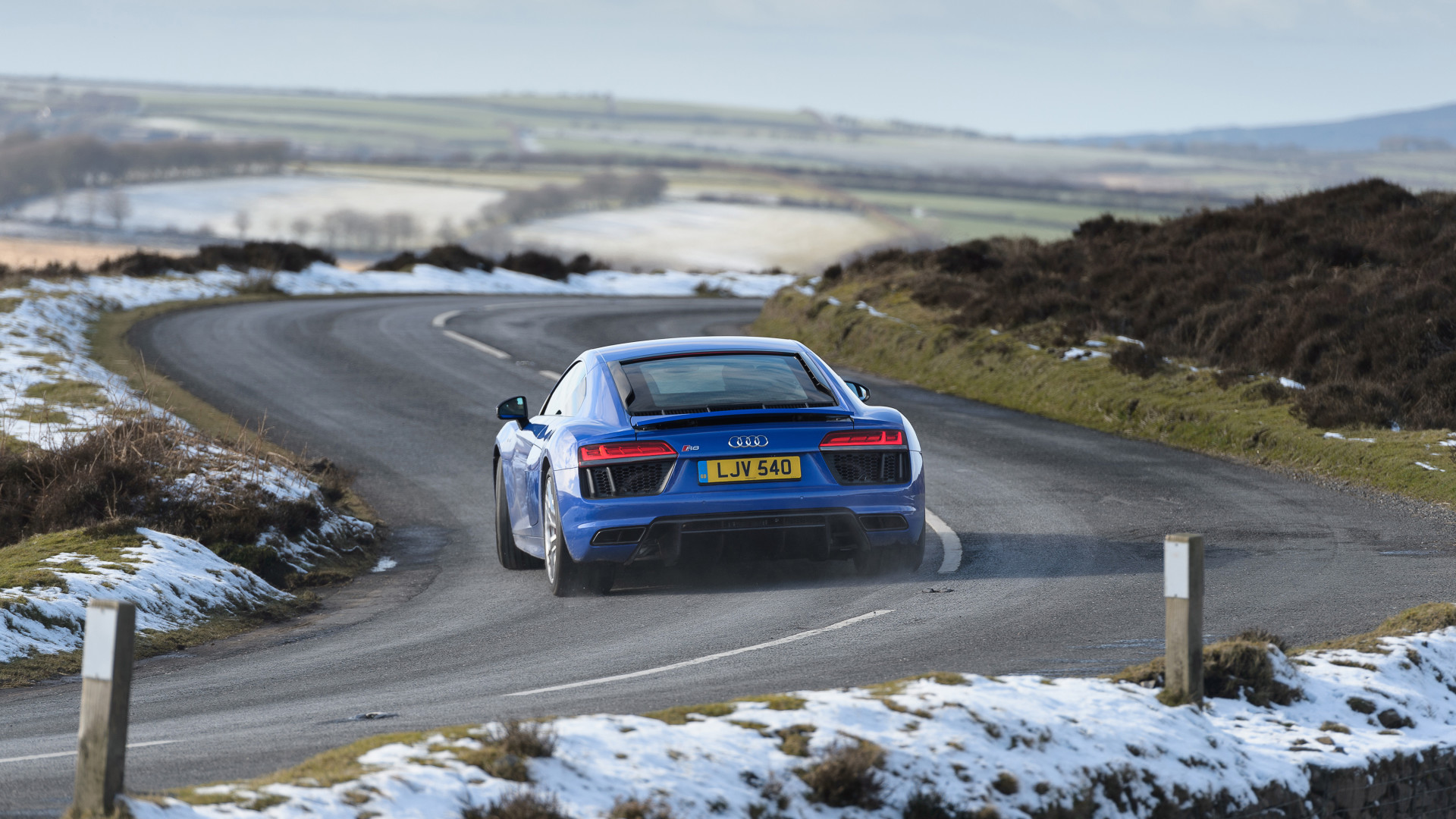 Audi R8 - HD Wallpaper 