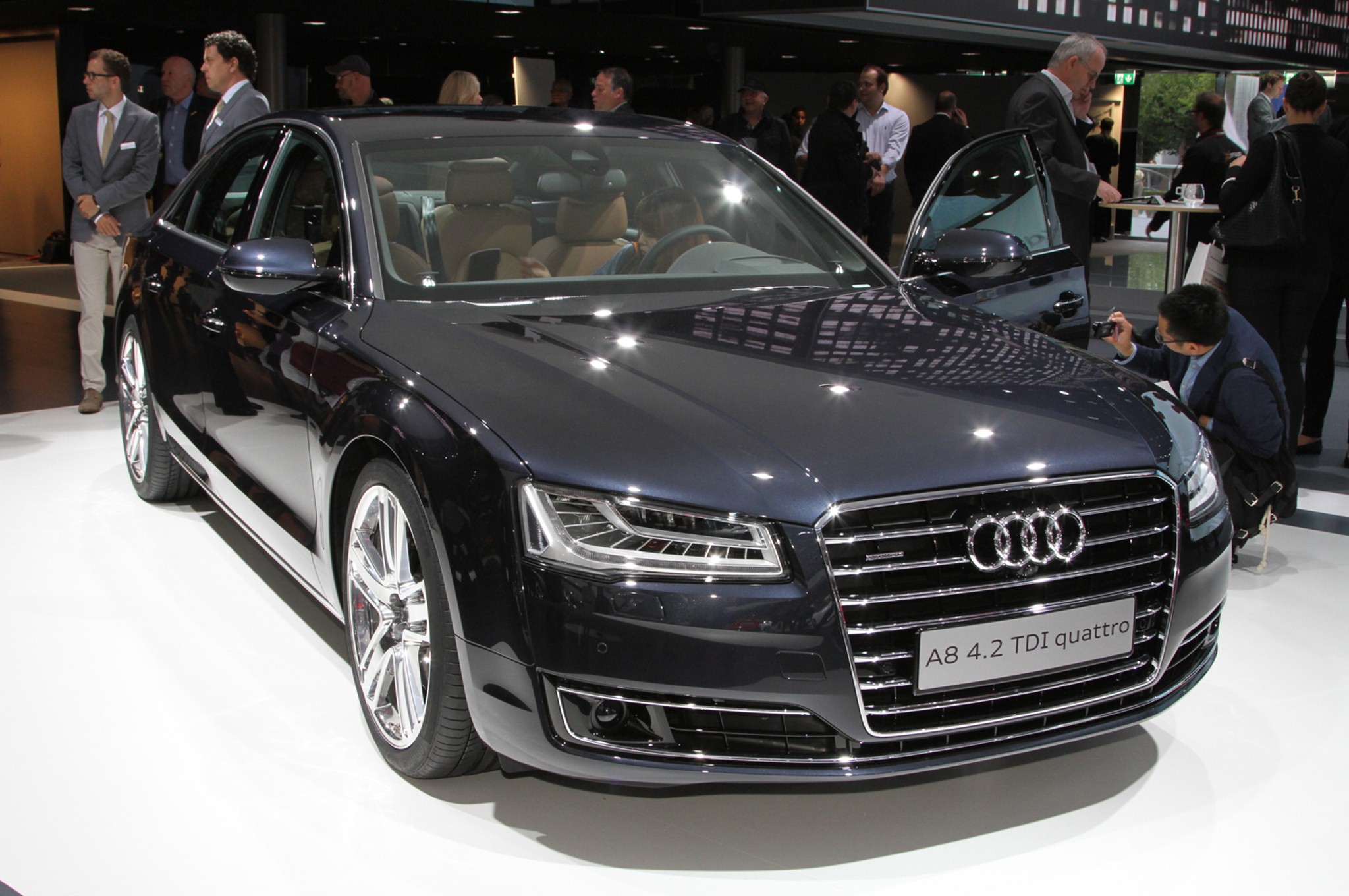 New Audi A8 Tdi Quattro Latest 2015 Luxury Car Hd Wallpapers - Audi 8 2015 - HD Wallpaper 