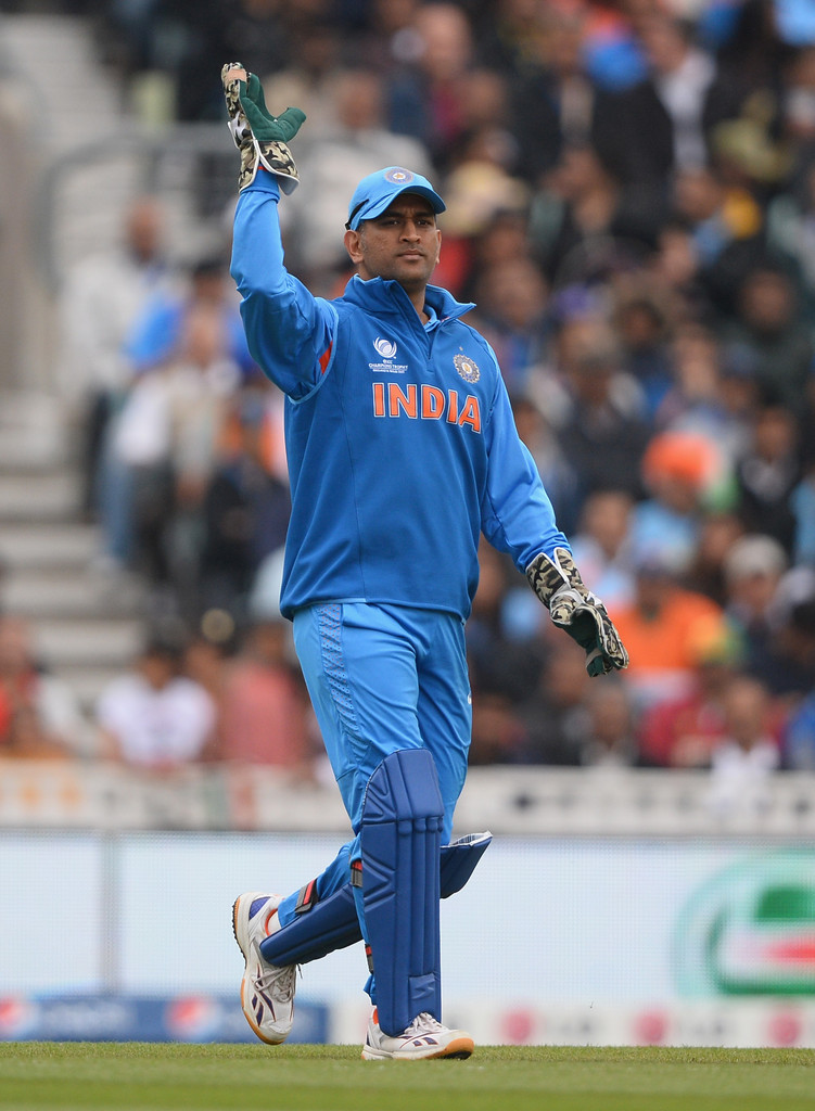 Dhoni Latest Pics Hd - HD Wallpaper 