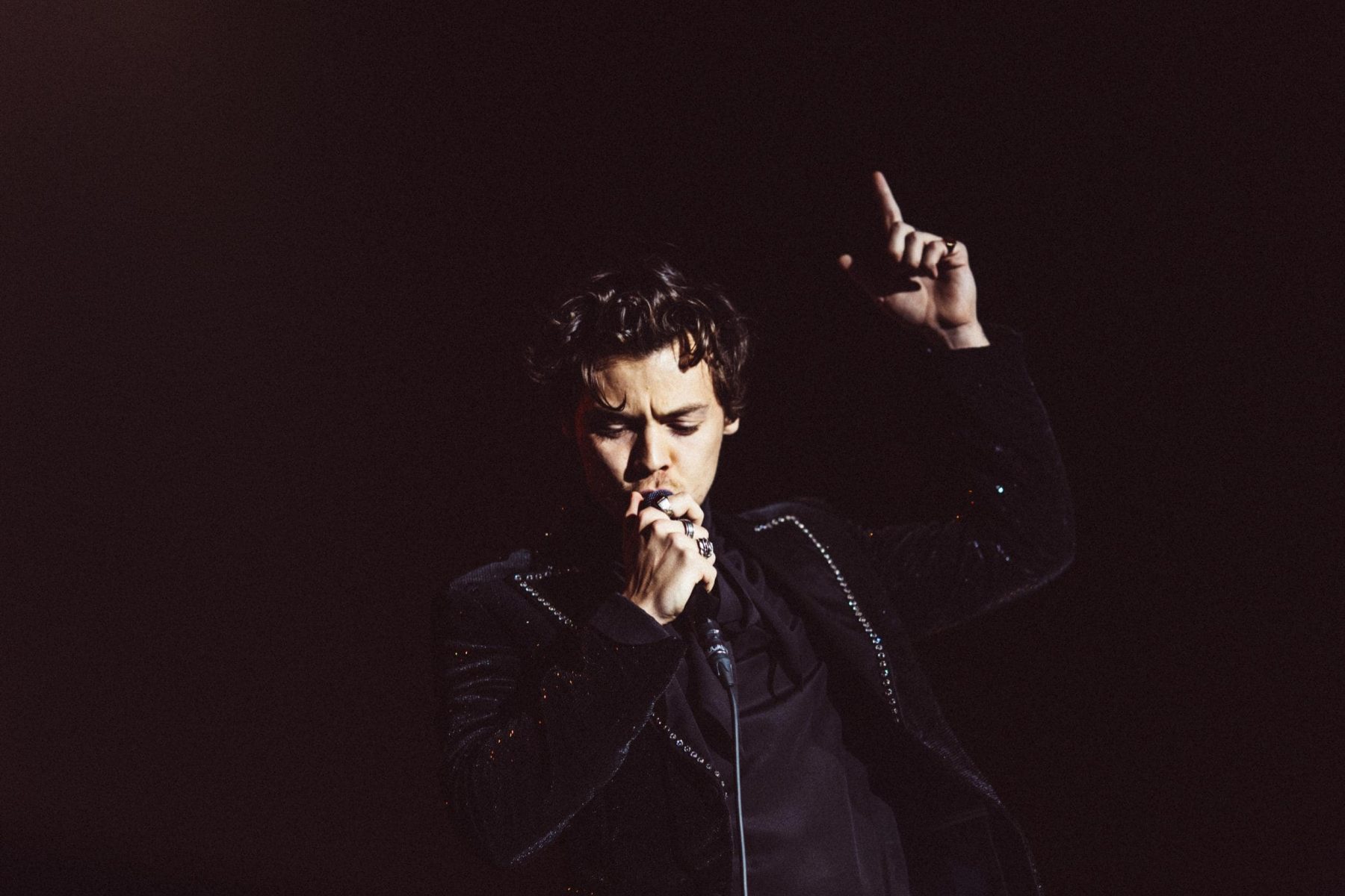 Harry Styles Background - Performance - HD Wallpaper 
