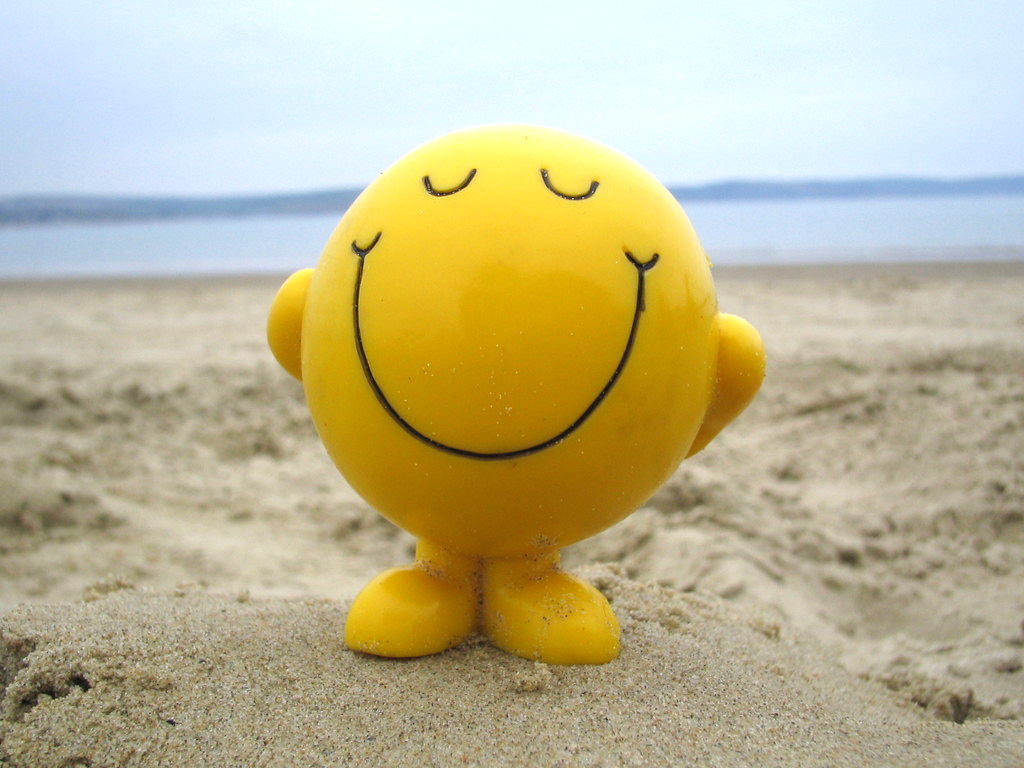 Smile Happy - HD Wallpaper 