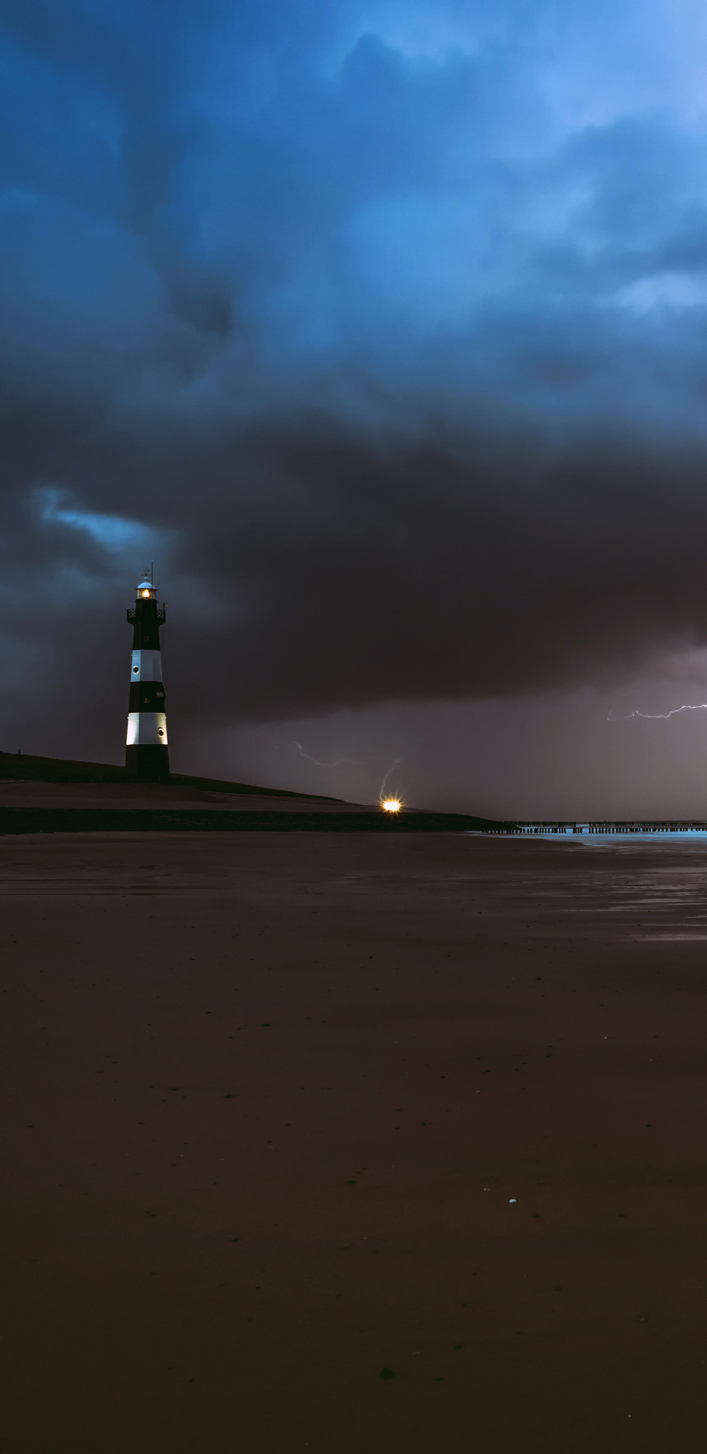 Lighthouse Lightning Sea Ocean Beach Weather 5k Ef - Sony Xperia Xz2 Premium - HD Wallpaper 