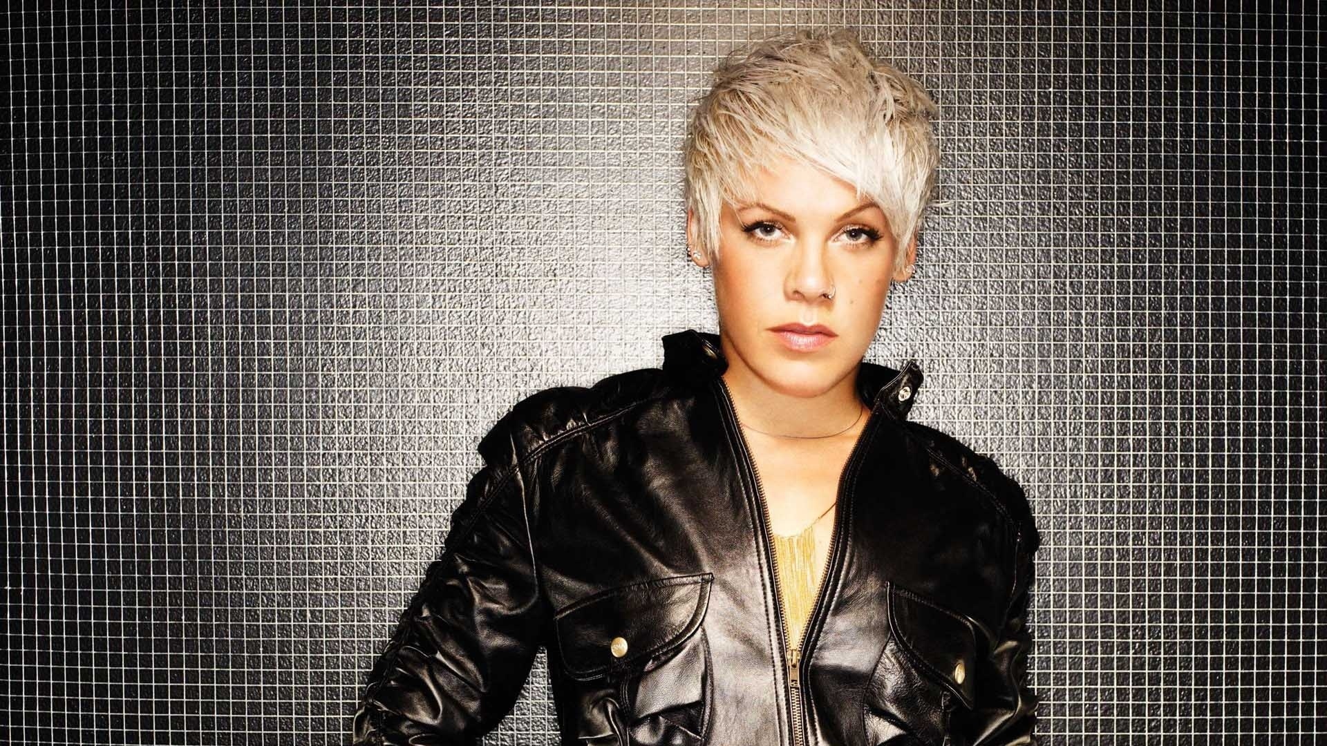 Pink Singer - Pink The Singer Hd - HD Wallpaper 