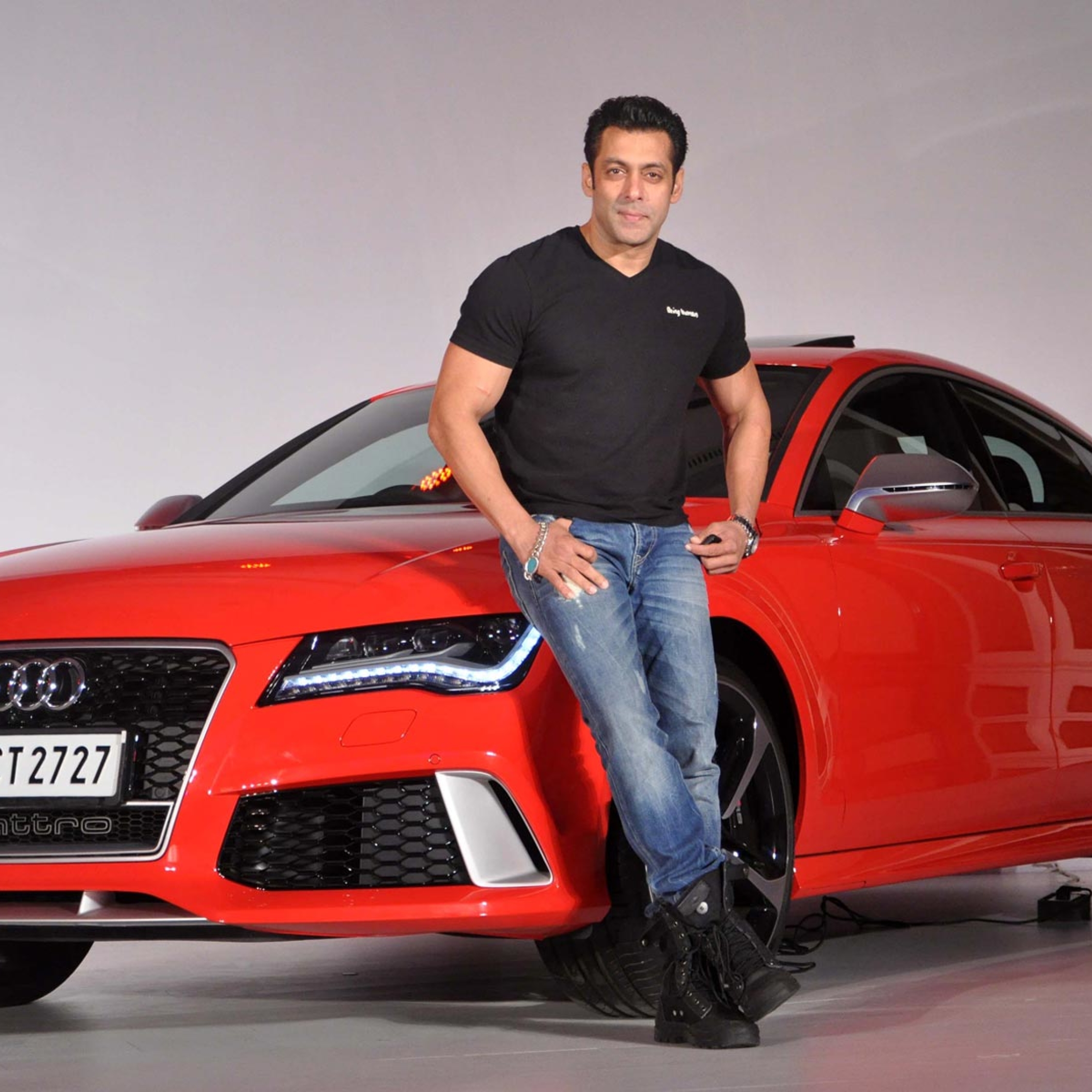 Salman Khan With Car - HD Wallpaper 