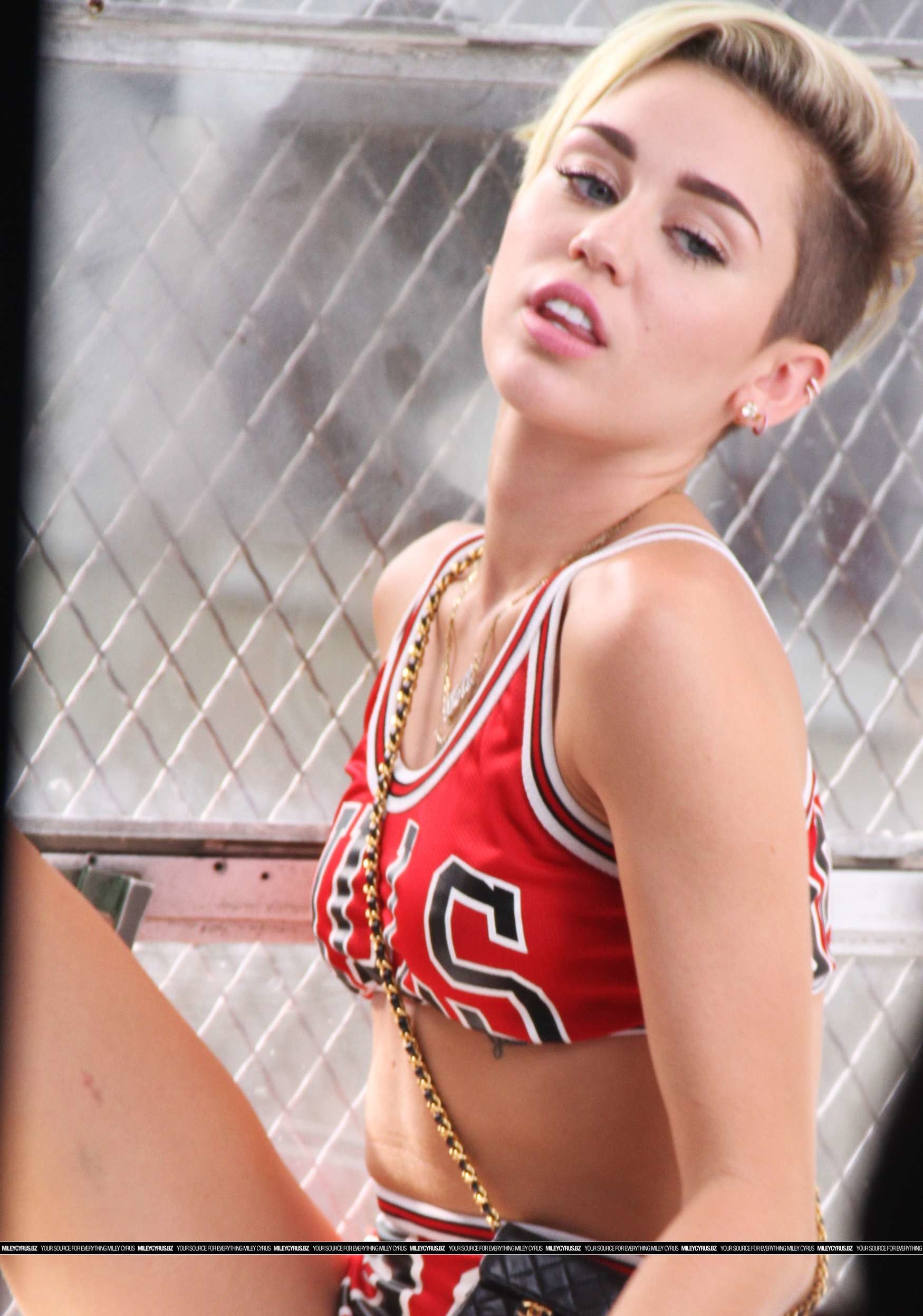 Miley Cyrus 23 Music Video Portraits Miley Cyrus Short Hair 23 1750x2495 Wallpaper Teahub Io