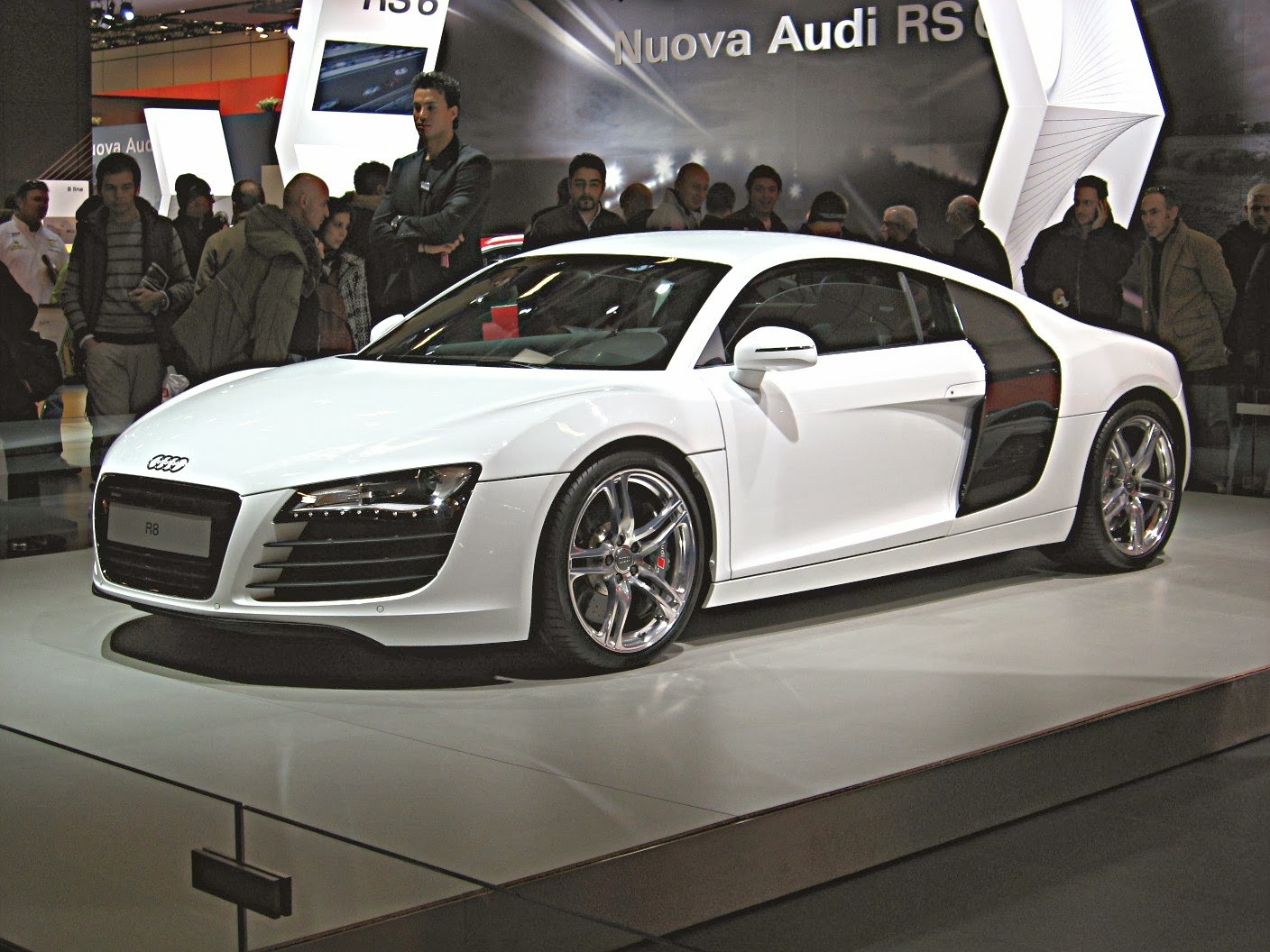 Audi R8 Front - HD Wallpaper 