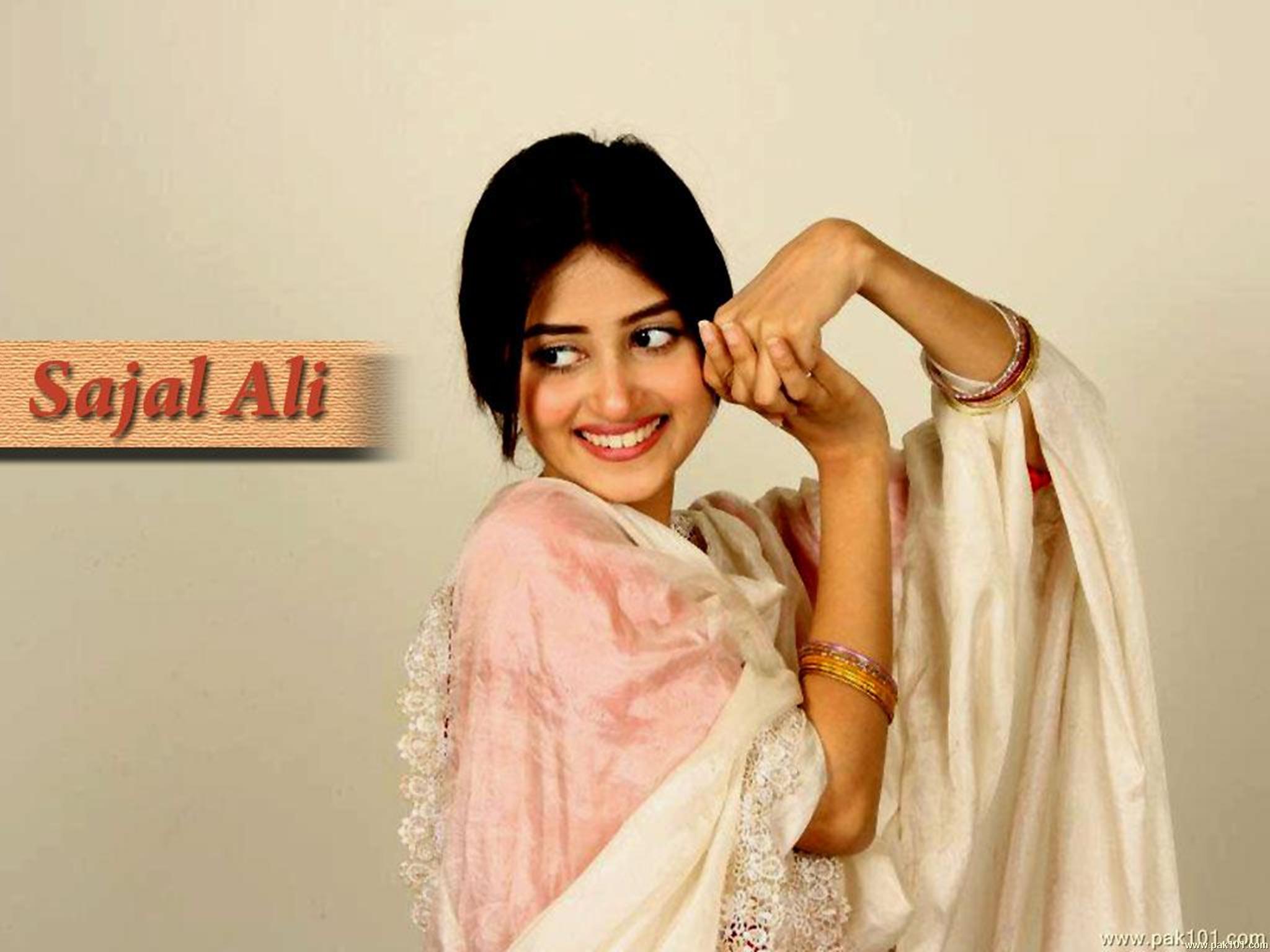 Sajal Ali - Sajal Ali First Interview - HD Wallpaper 