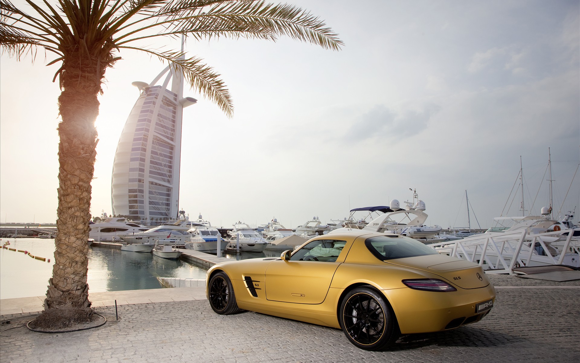 Mercedes Benz Sls Amg Desert Gold 3 Wallpaper - Burj Al Arab - HD Wallpaper 