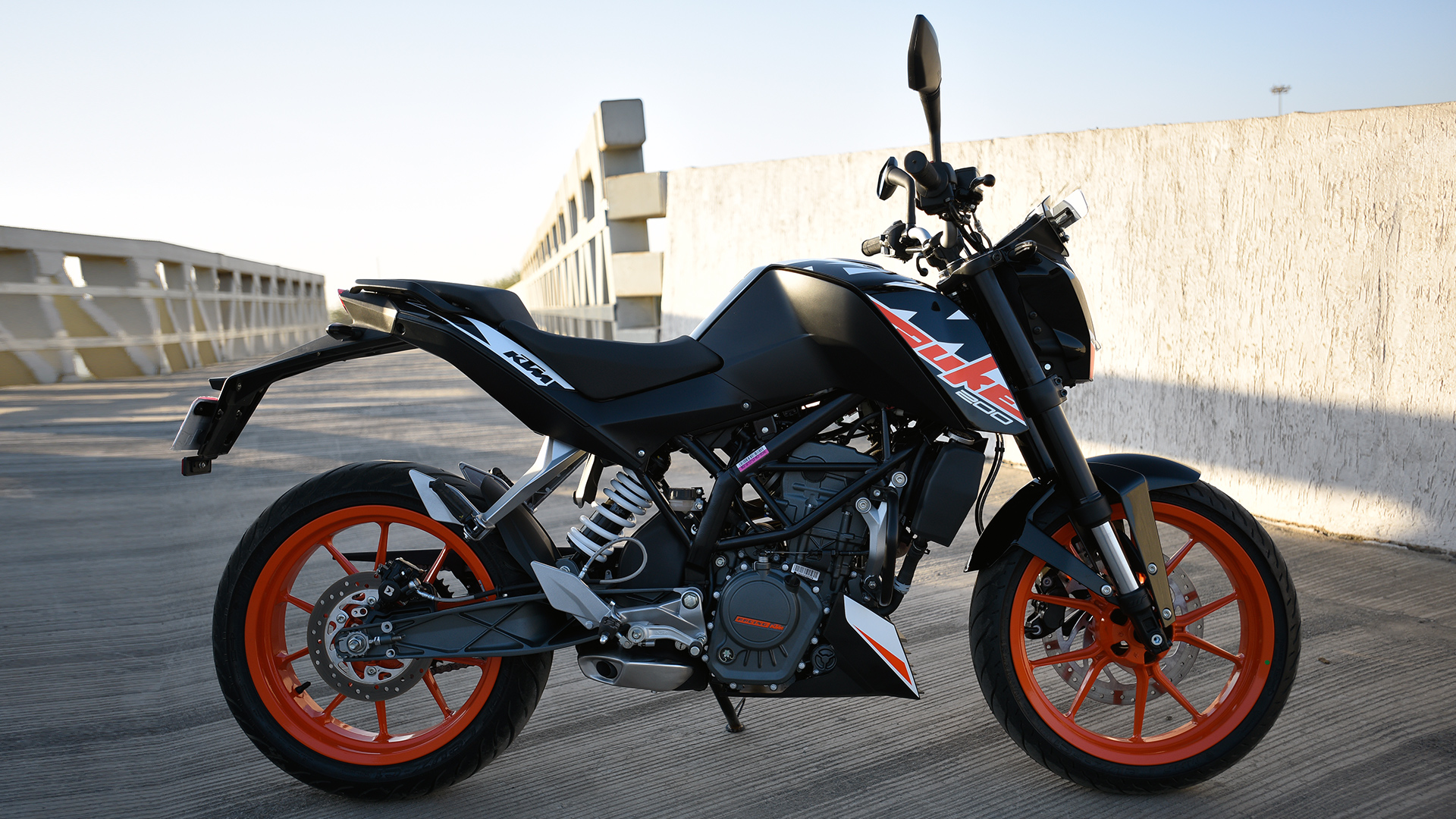 Foto - Ktm Duke 200 Black - HD Wallpaper 
