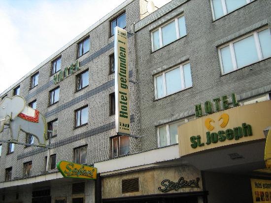 St Joseph Hotel Hamburg - HD Wallpaper 