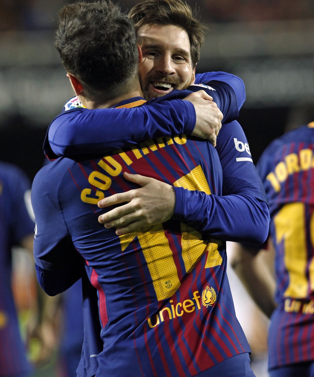Fc Barcelona S Philippe Coutinho Is Congratulated By - Coutinho And Messi Barcelona - HD Wallpaper 