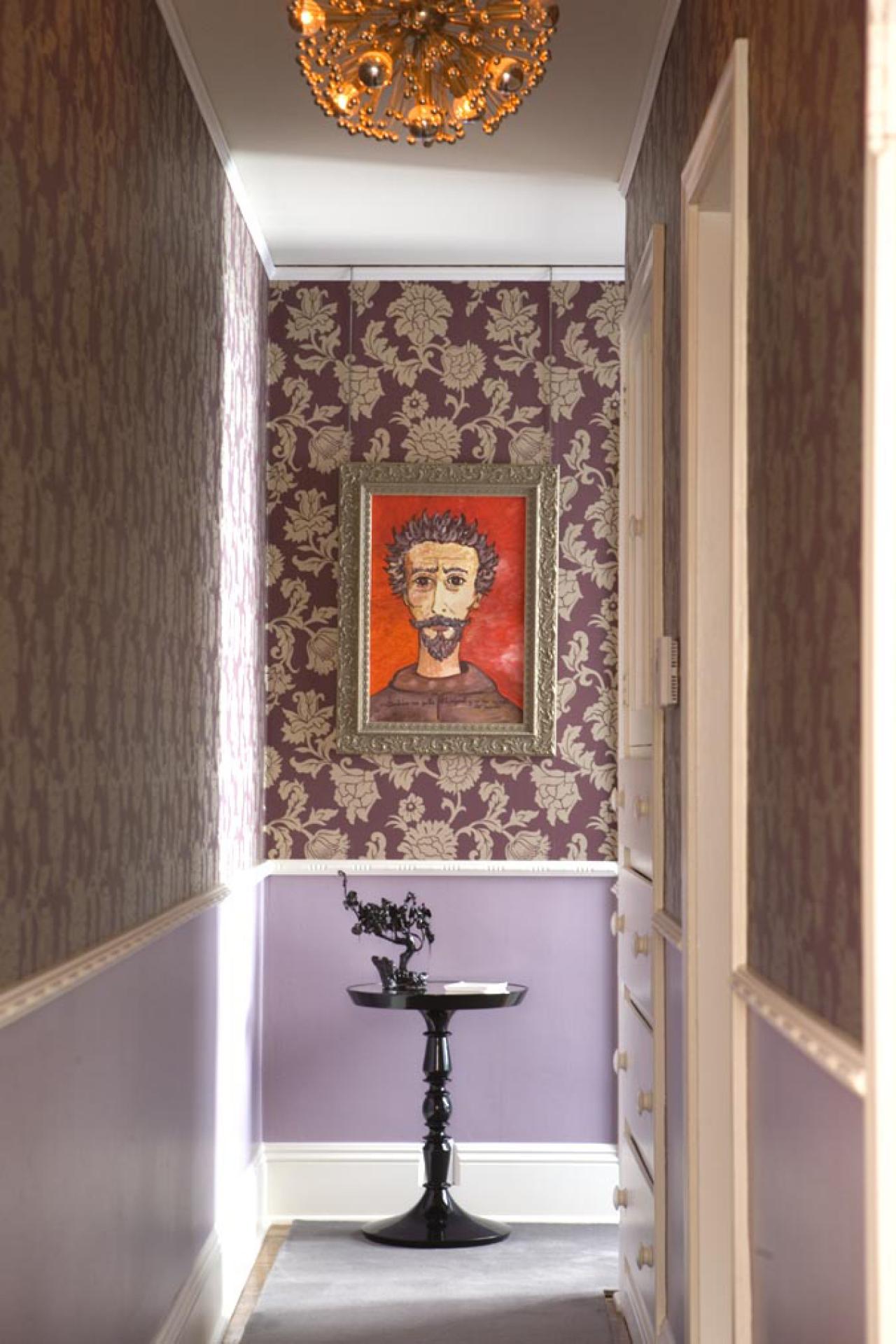 Purple Hallway With Portrait Painting - Hall - HD Wallpaper 