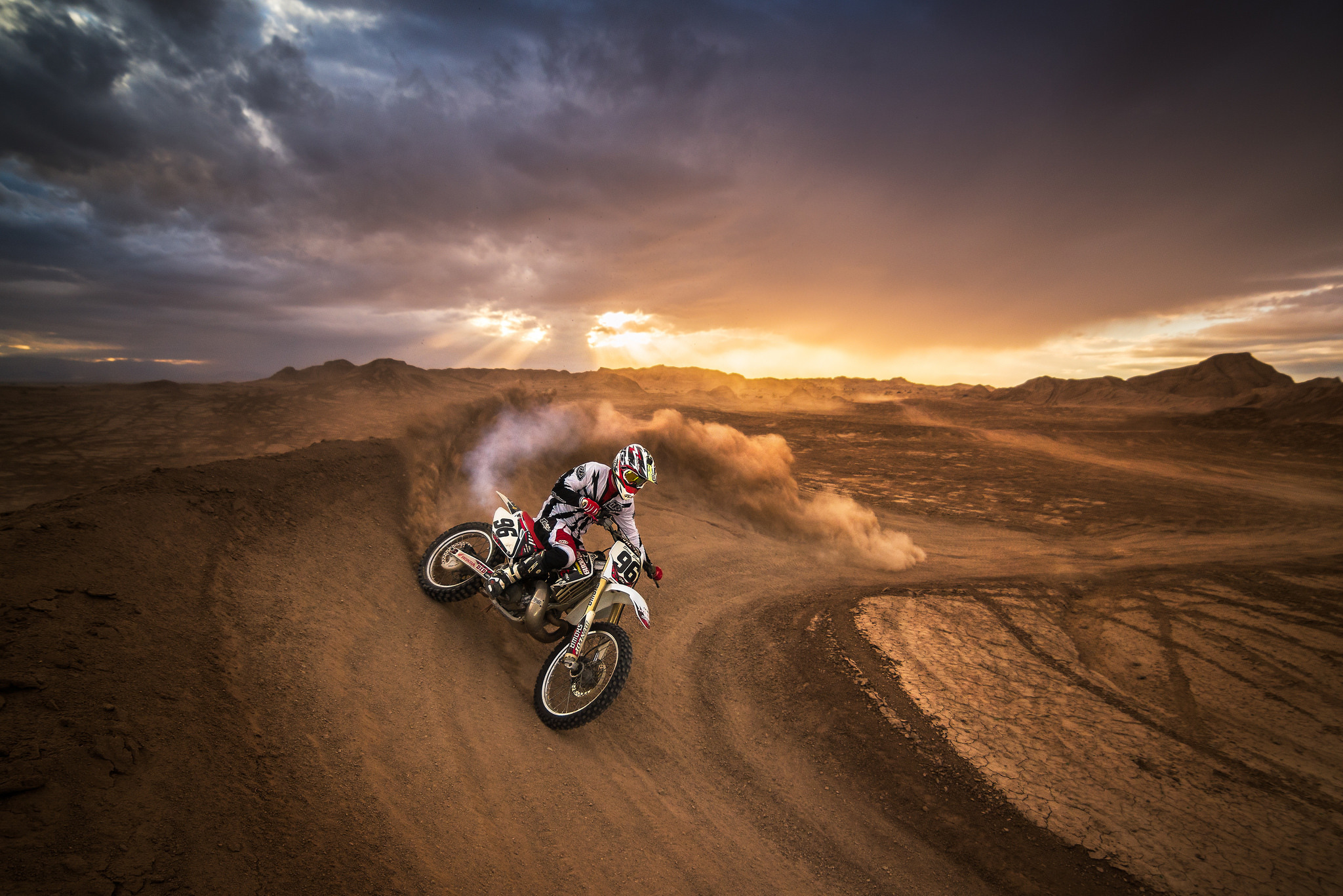 Motocross Wallpaper Desert - HD Wallpaper 