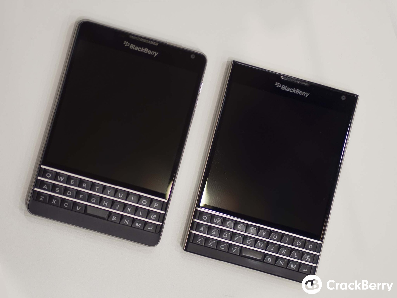 Which Blackberry Passport Version Do You Prefer Rounded - Blackberry Passport Se Vs At&t - HD Wallpaper 
