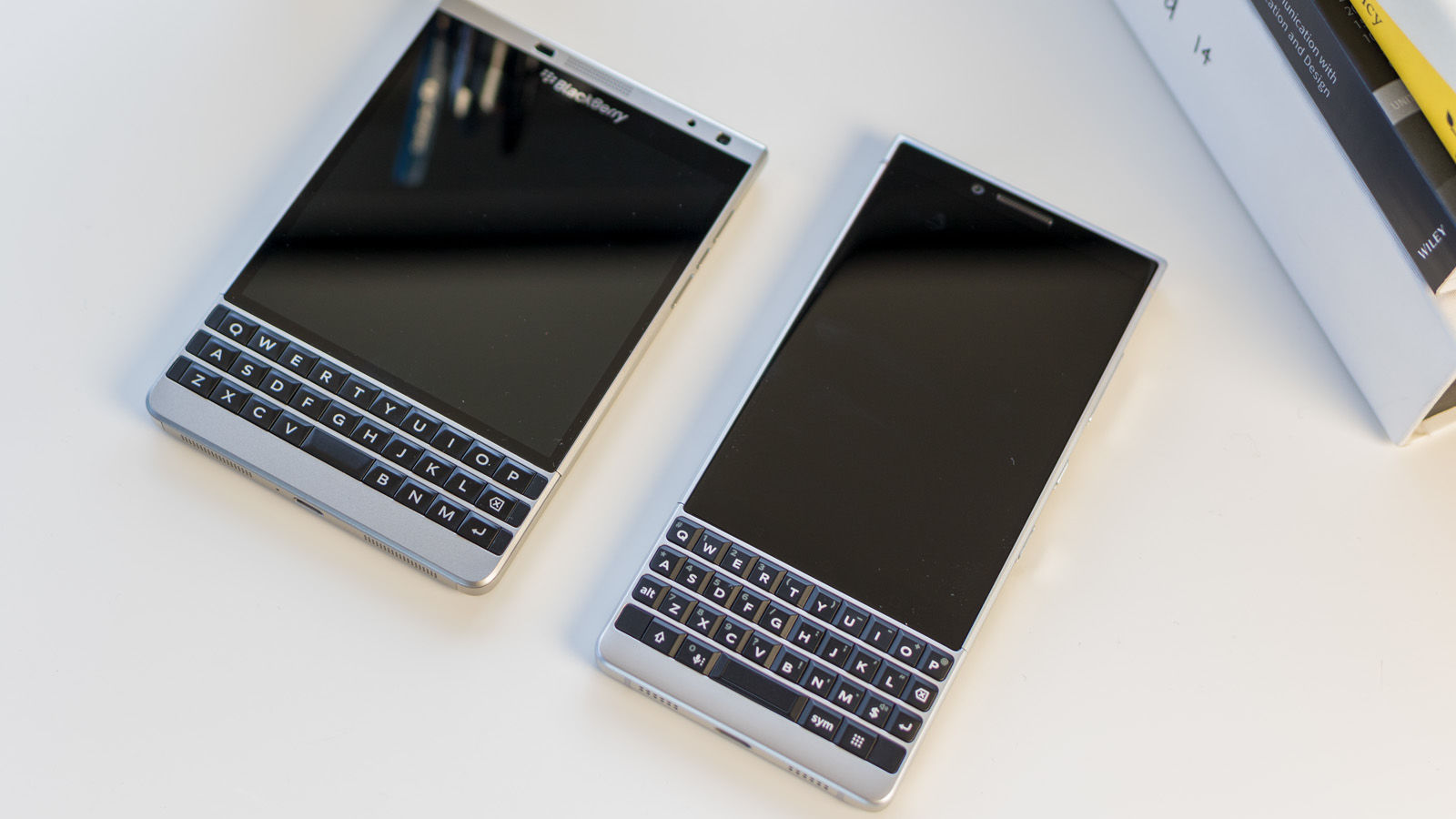 Blackberry Key2 Vs Passport - HD Wallpaper 