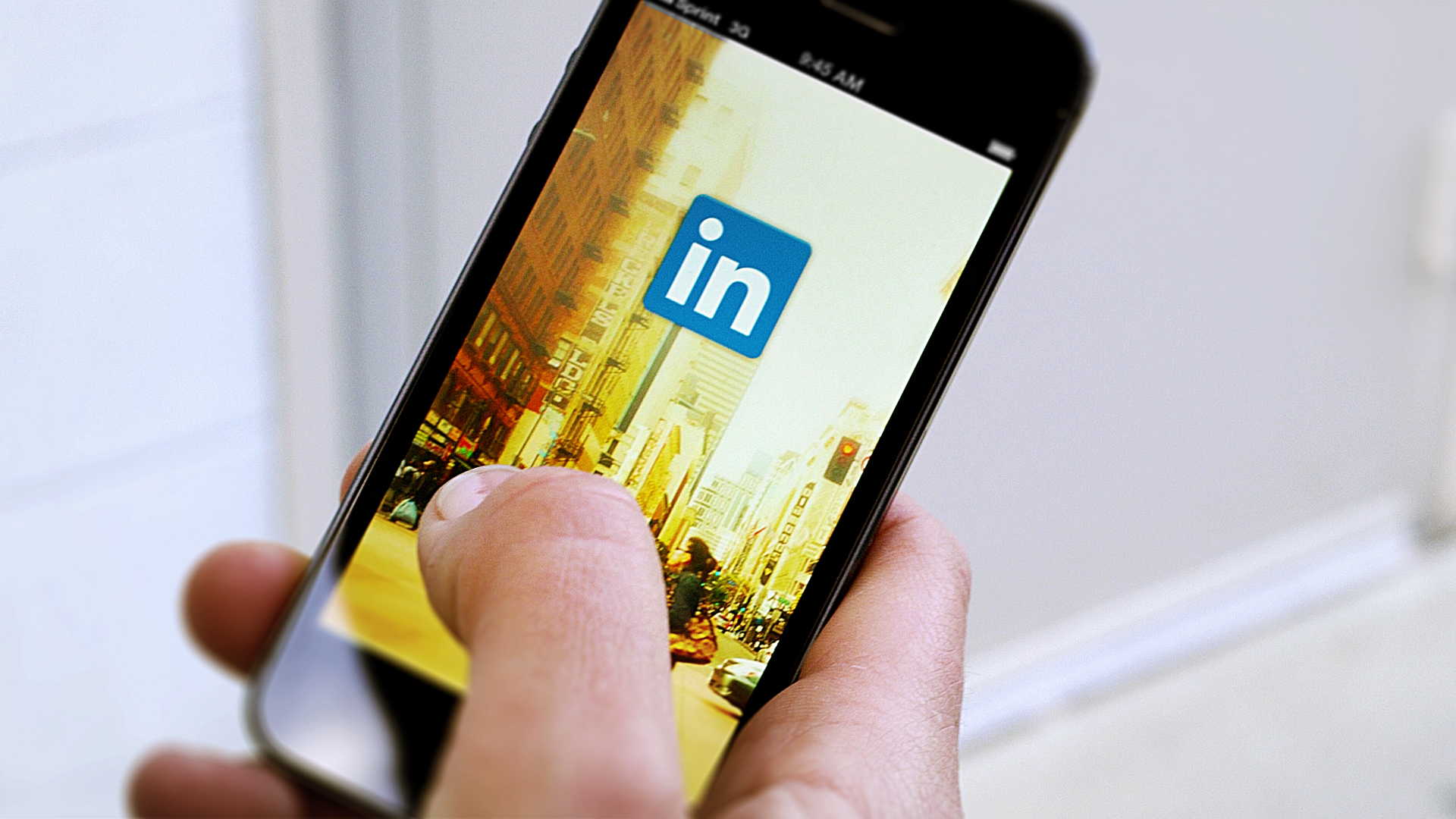 Linkedin Intro Mobile Hd Wallpapers - Linkedin On Mobile Phone - HD Wallpaper 