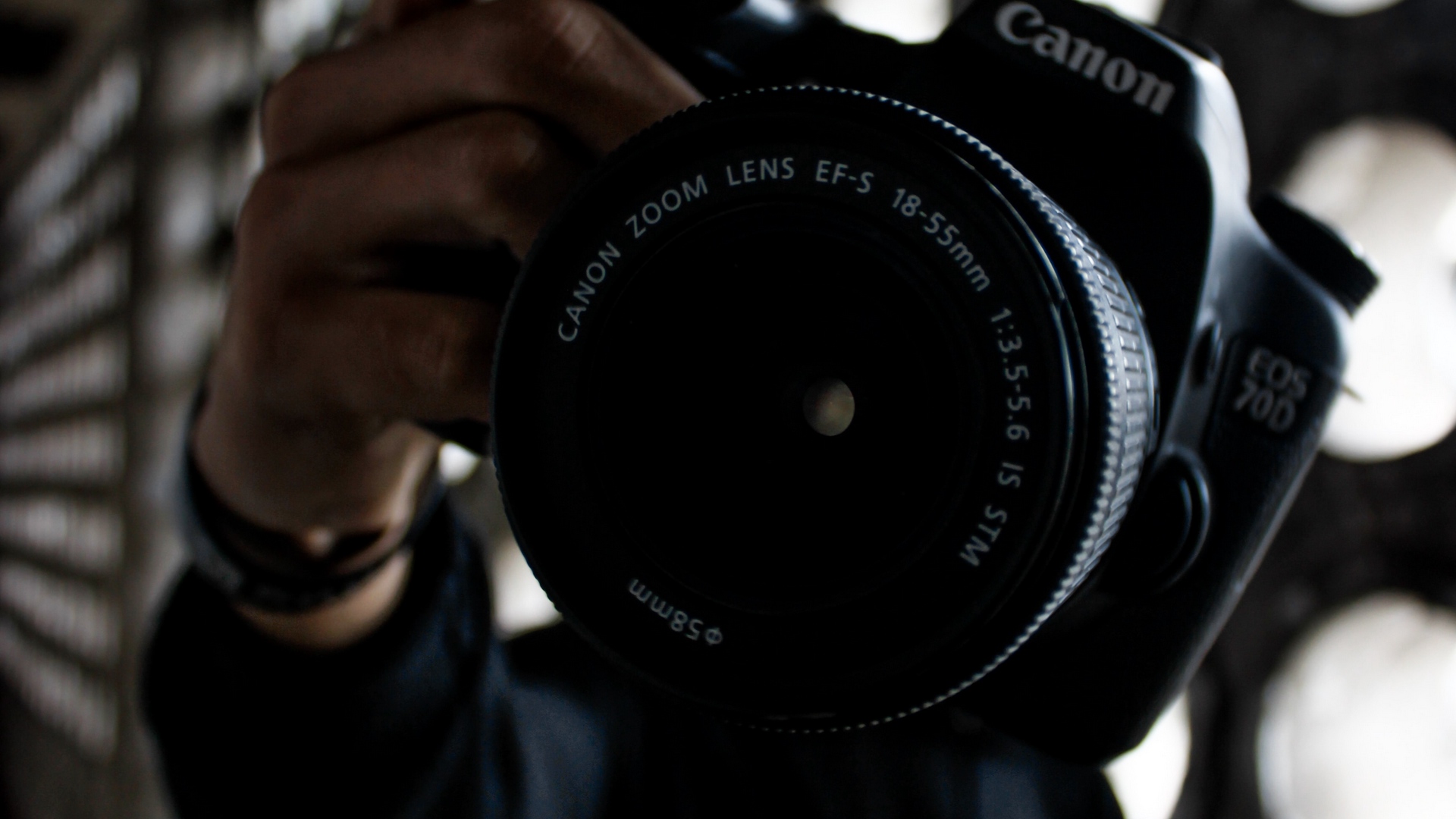 Wallpaper Camera, Lens, Hand, Photographer - Canon Powershot S95 Black - HD Wallpaper 