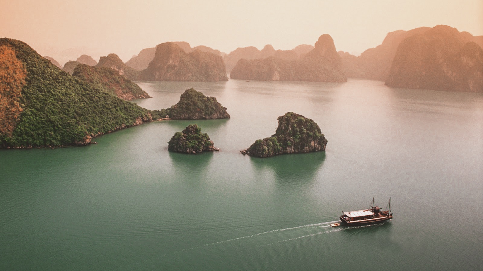 Halong Bay - HD Wallpaper 