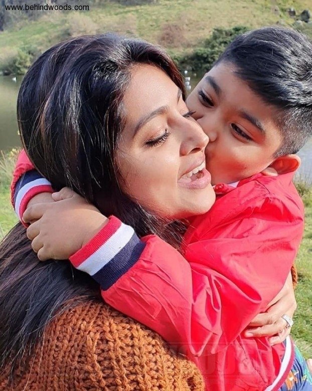 Still Sneha - HD Wallpaper 