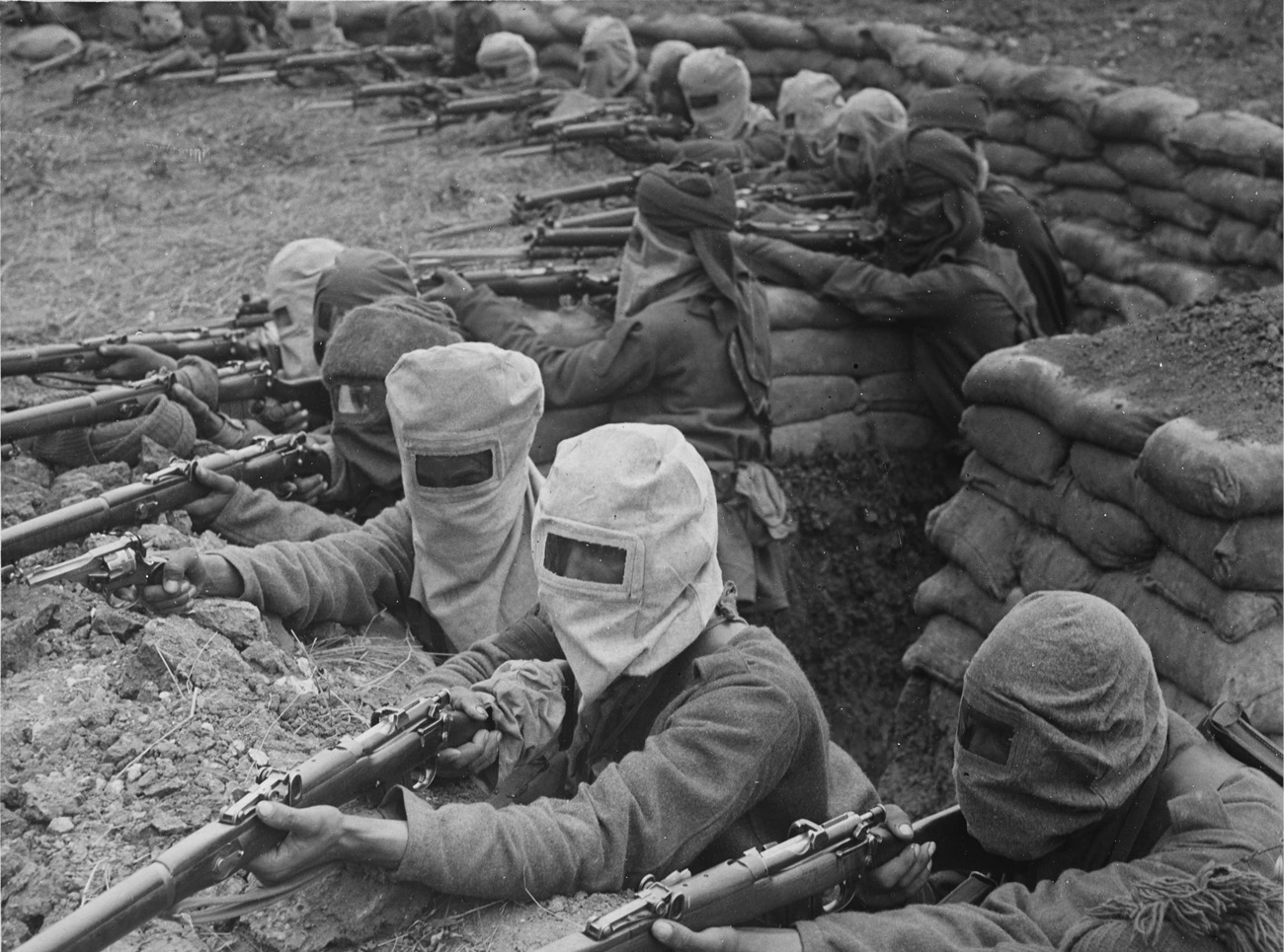 Gas Ww1 In Color - HD Wallpaper 