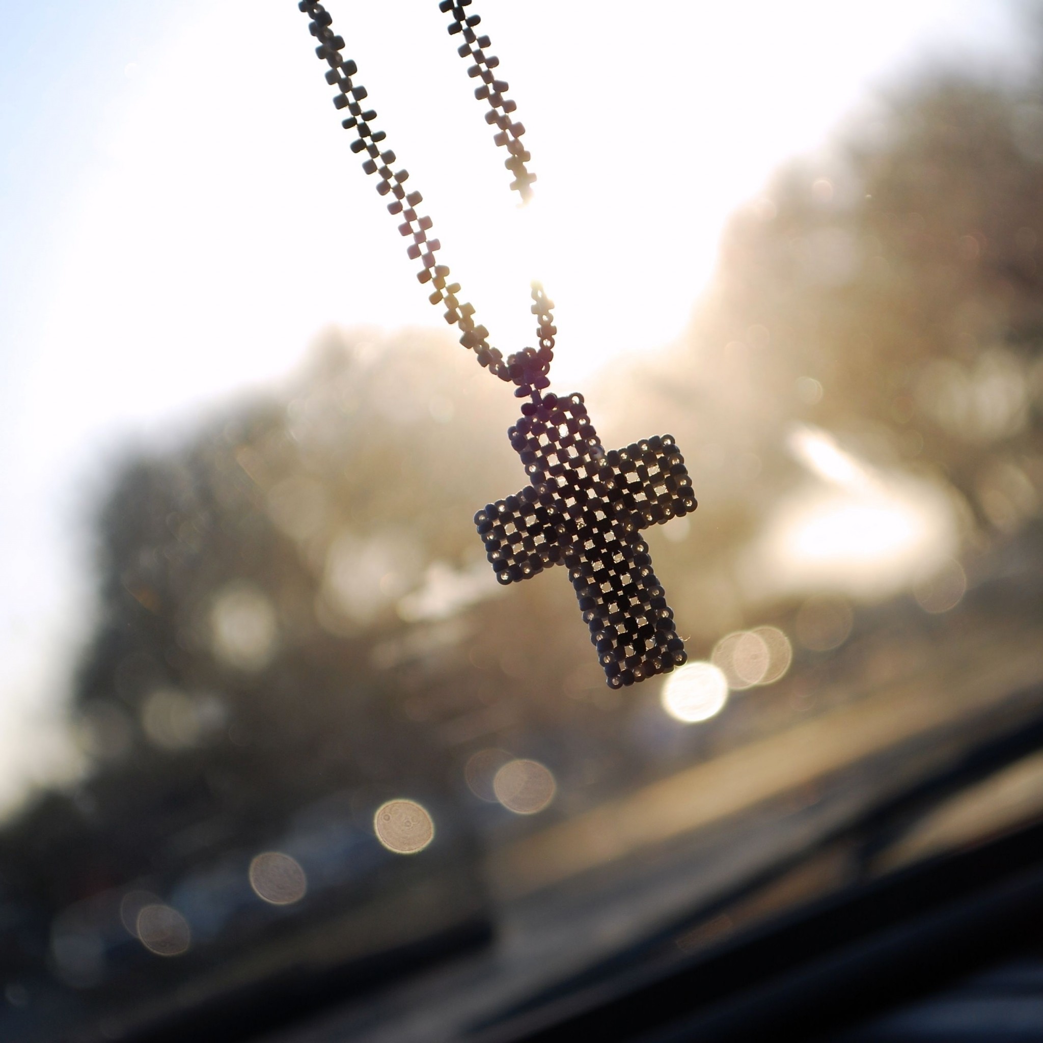 Preview Wallpaper Cross, Pendant, Chain, Glass 
 Data - Amor Não Desistiu De Me Amar - HD Wallpaper 