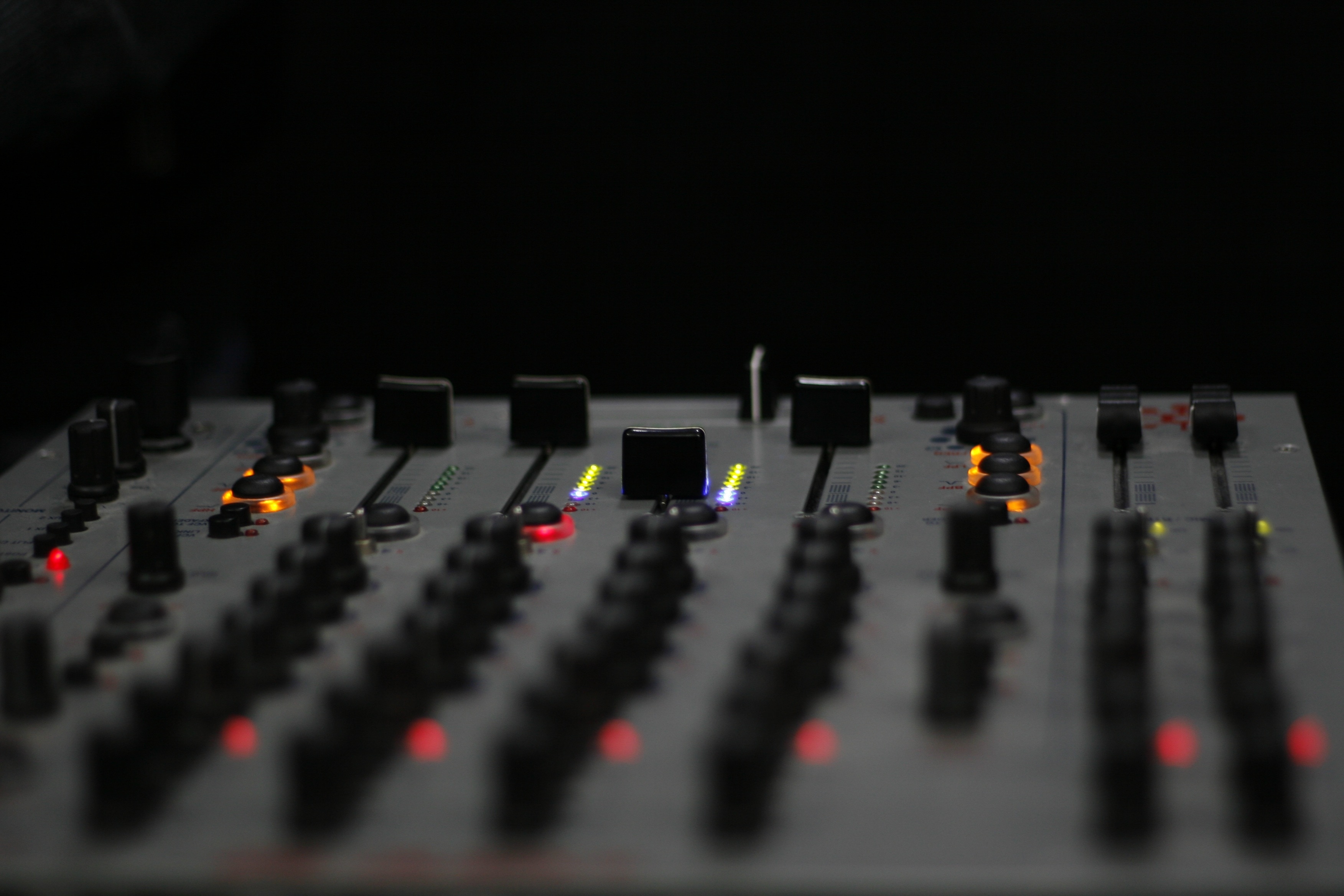 Dj Mixer Wallpaper - HD Wallpaper 