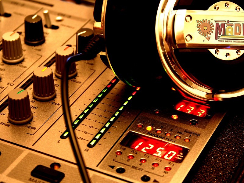 Mixer Sound Wallpaper - Dj Mixer And Headphone - HD Wallpaper 