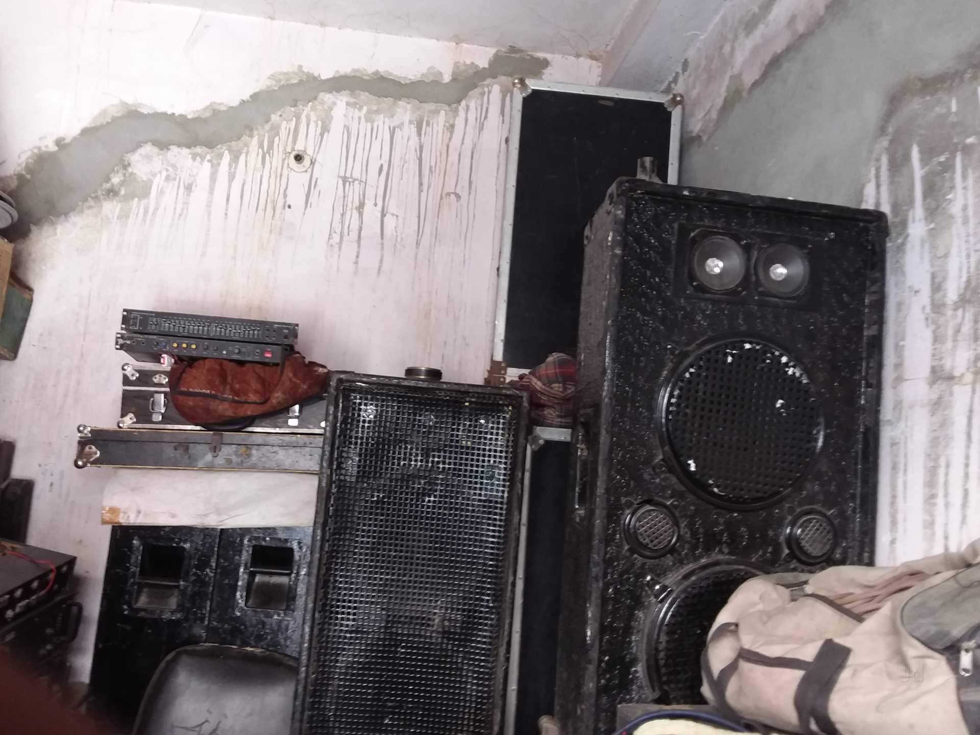 Studio Monitor - HD Wallpaper 