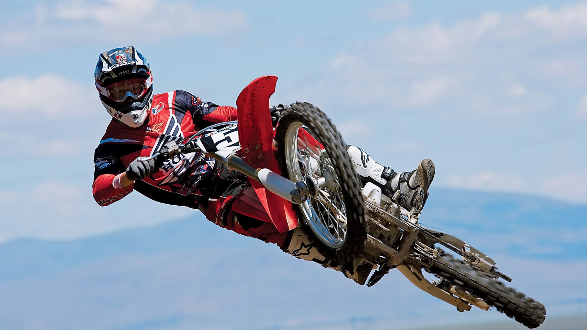 Wallpaper Bike, Helmet, Trick - Dirt Bike In Mid Air - HD Wallpaper 