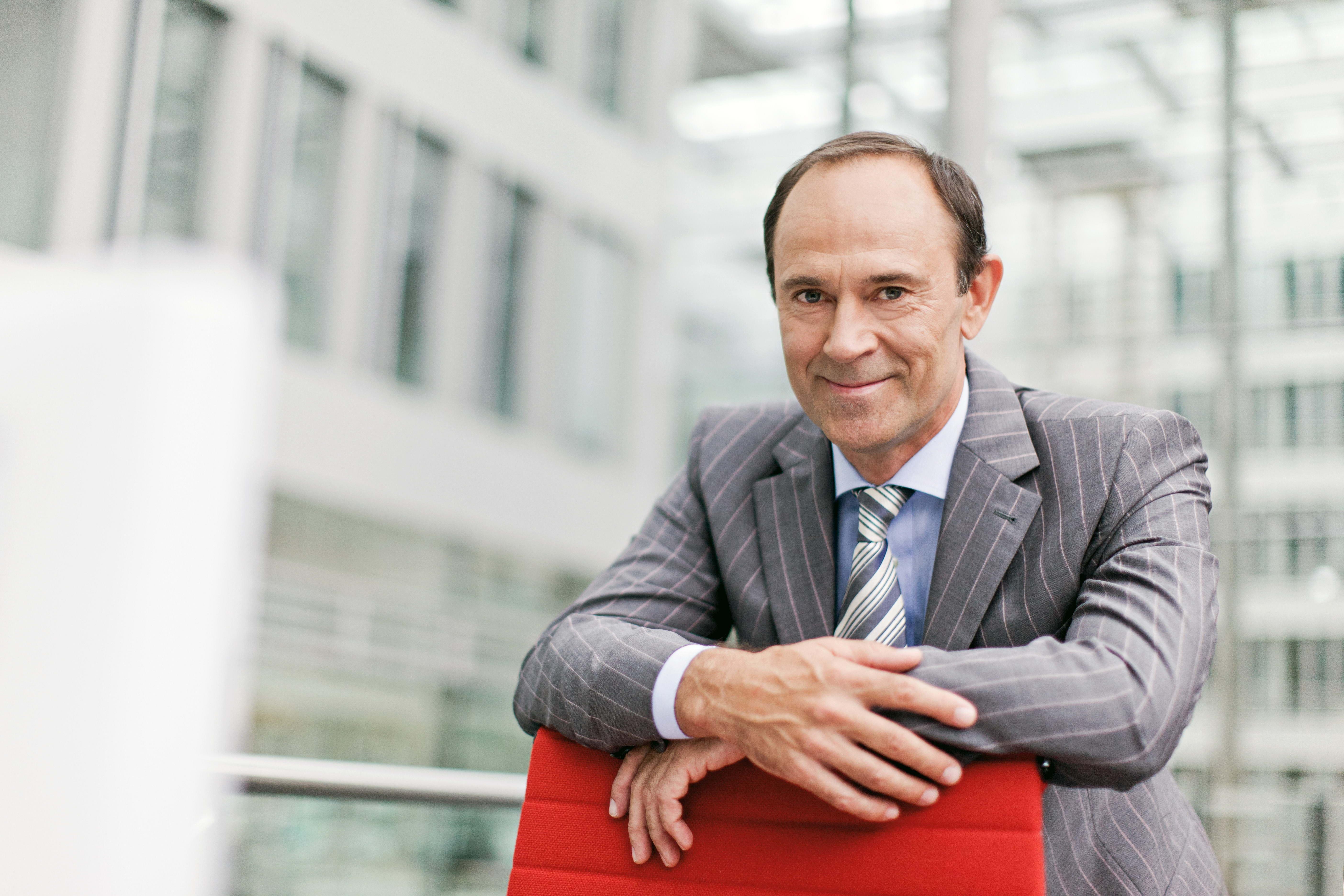 Man, Businessman,  smile - Homme D Affaire Hd - HD Wallpaper 