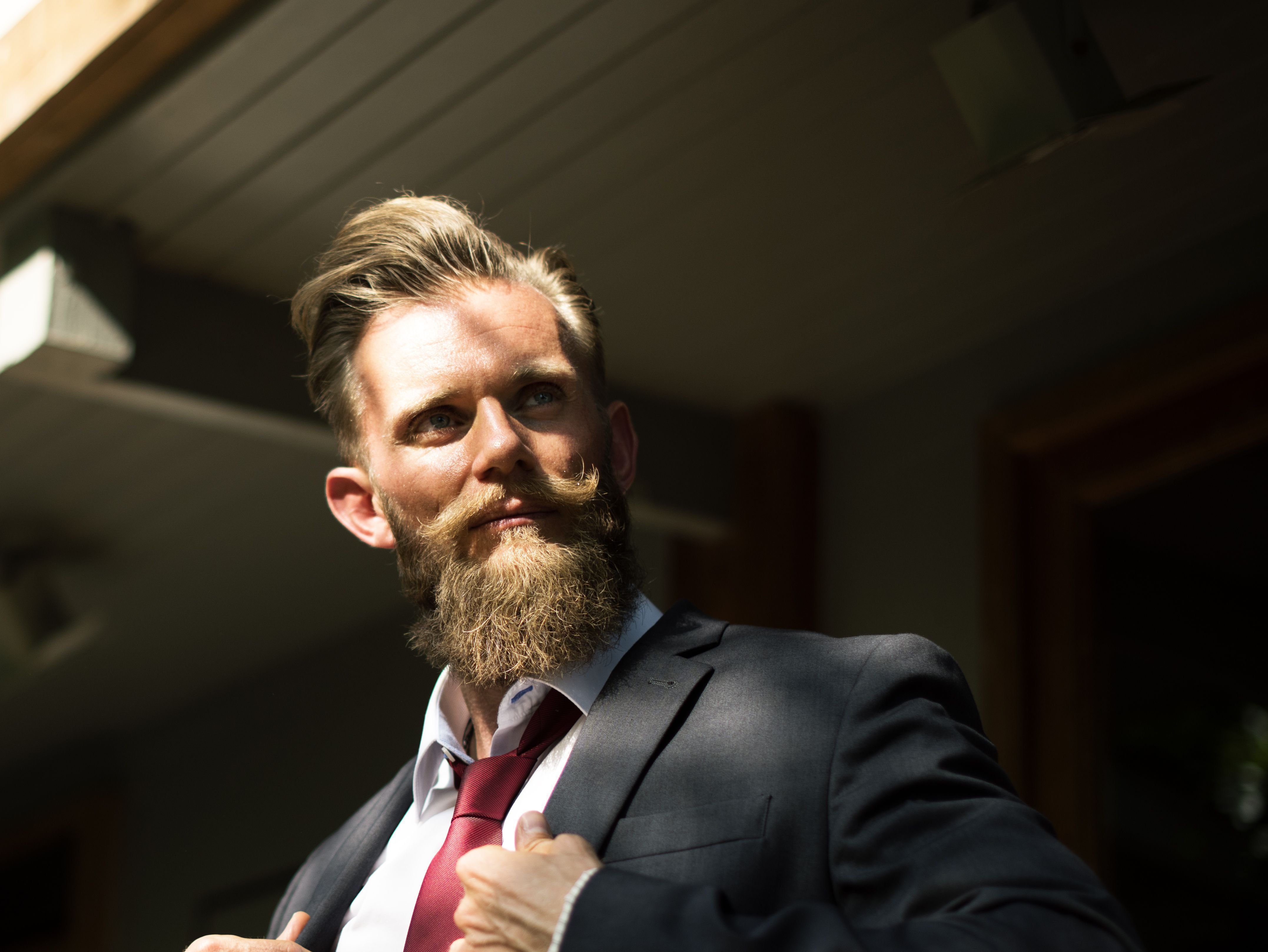 Businessman Computer Wallpaper - Confidence Business Man - HD Wallpaper 