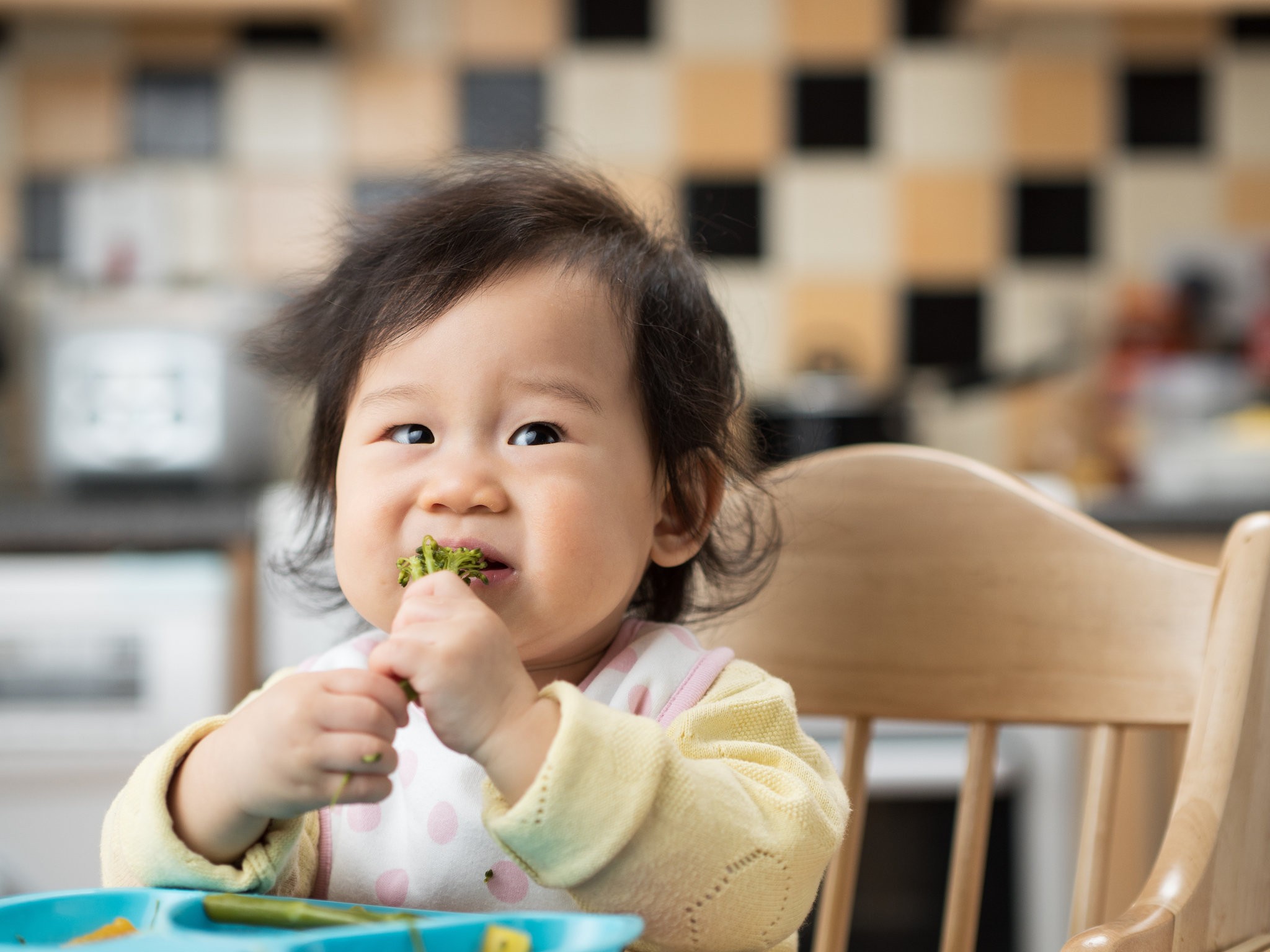 Baby Eating Asian - HD Wallpaper 