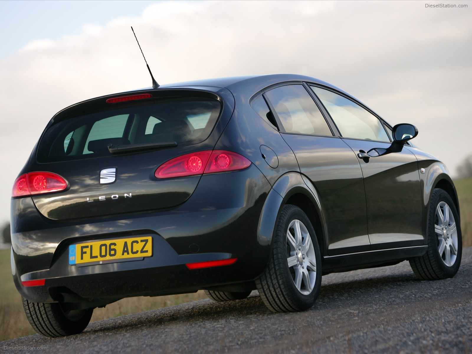 2009 Seat Leon - Seat León - HD Wallpaper 