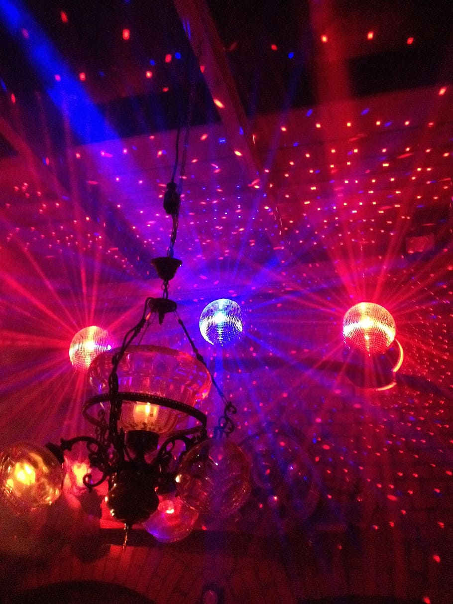 Red, Disco Lights, Several, Disco Balls, Dance Floor, - Gambar Clubbing - HD Wallpaper 