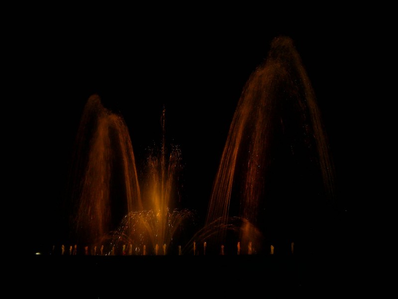 Disco Light Colour Water Fountain Night Show Wallpaper - Fountain - HD Wallpaper 