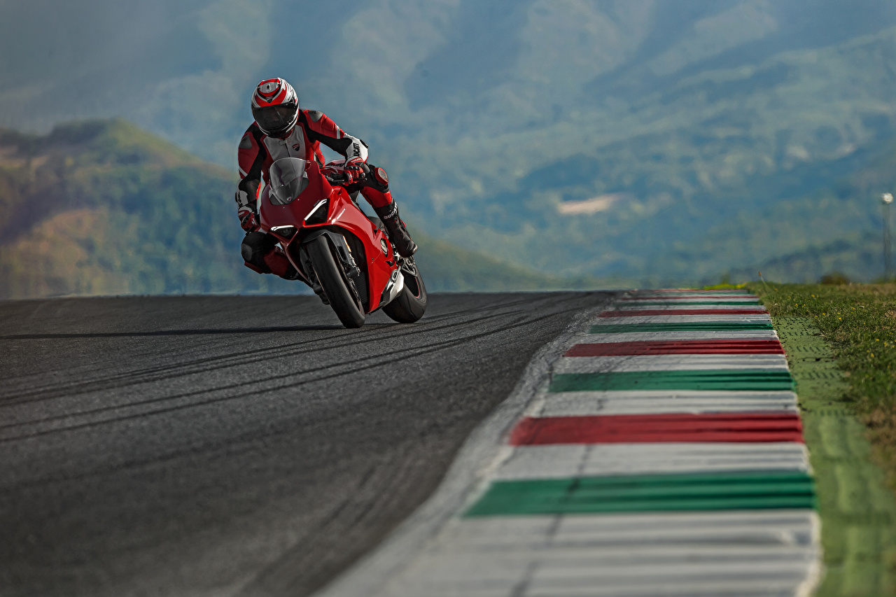 Panigale V4s 4k - HD Wallpaper 