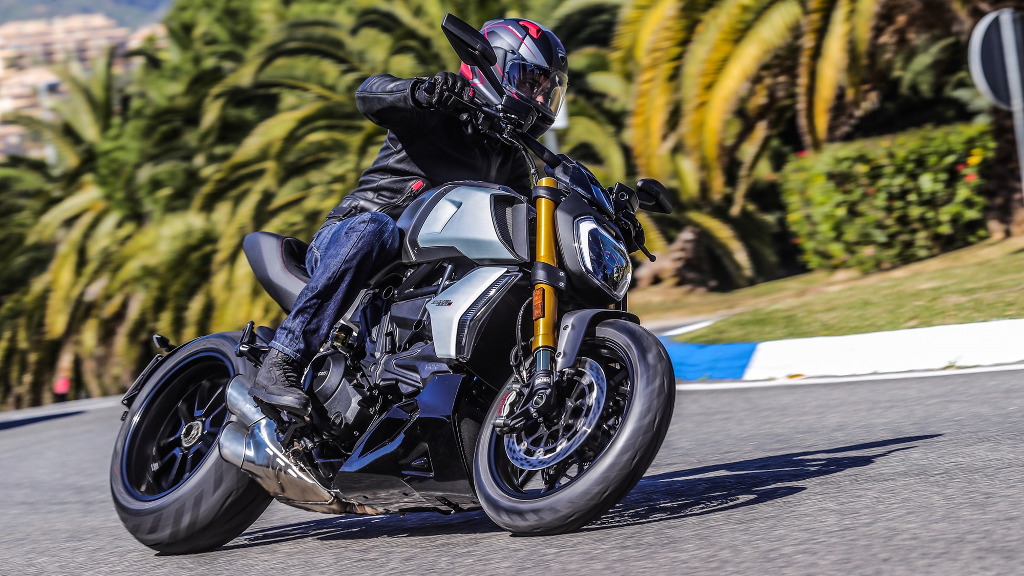 Ducati Diavel - HD Wallpaper 