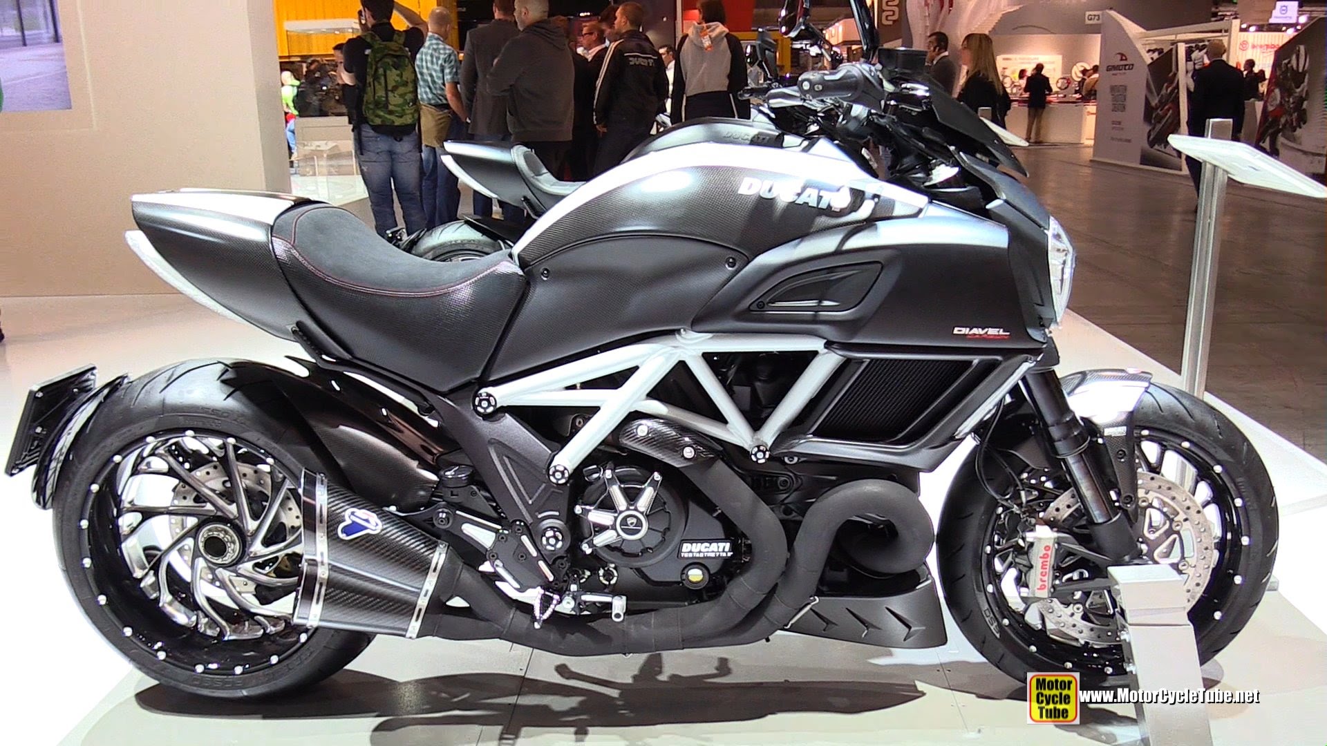 Ducati Diavel Carbon 2015 Wallpapers - 2015 Ducati Diavel Carbon White - HD Wallpaper 