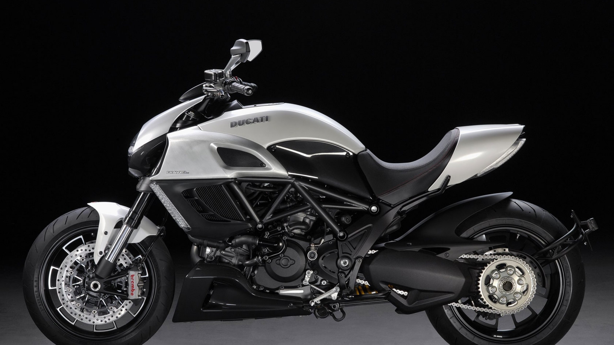 Ducati Diavel, Silver, Side View, Motorcycle - Ducati Diavel 2012 Wit - HD Wallpaper 