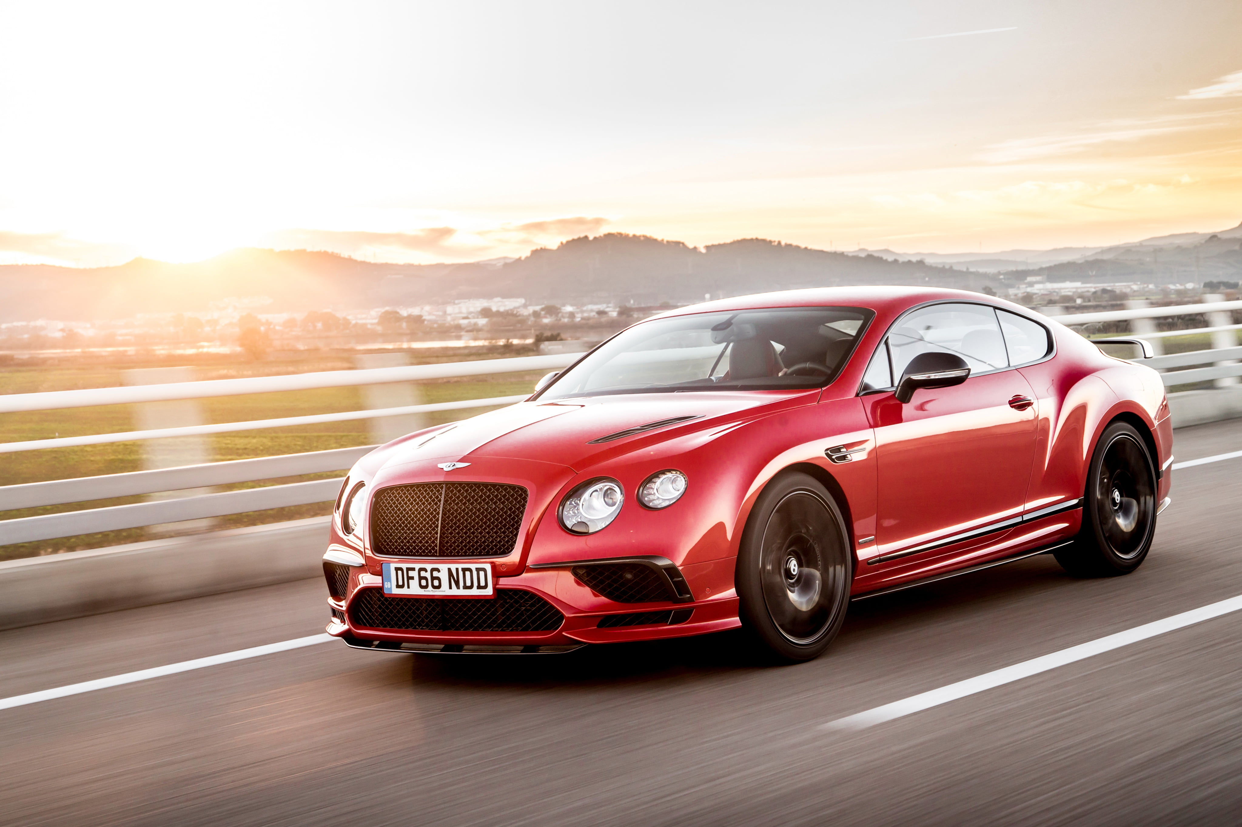 Bentley Continental Gt 2017 Red - HD Wallpaper 