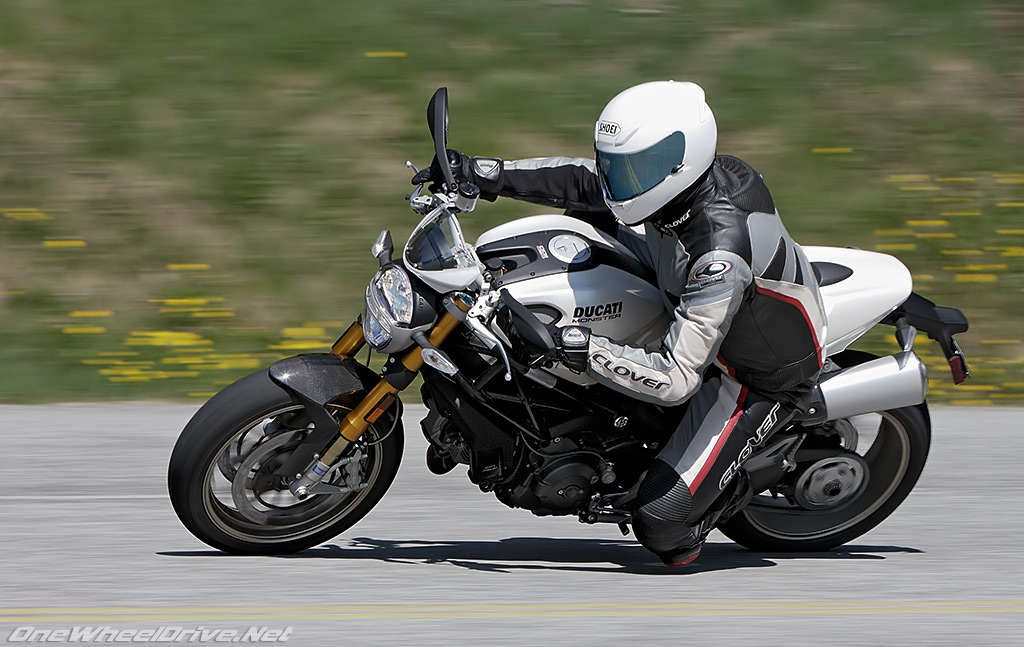 Ducati 2009 Monster 1100 - Ducati Monster 1100 S - HD Wallpaper 