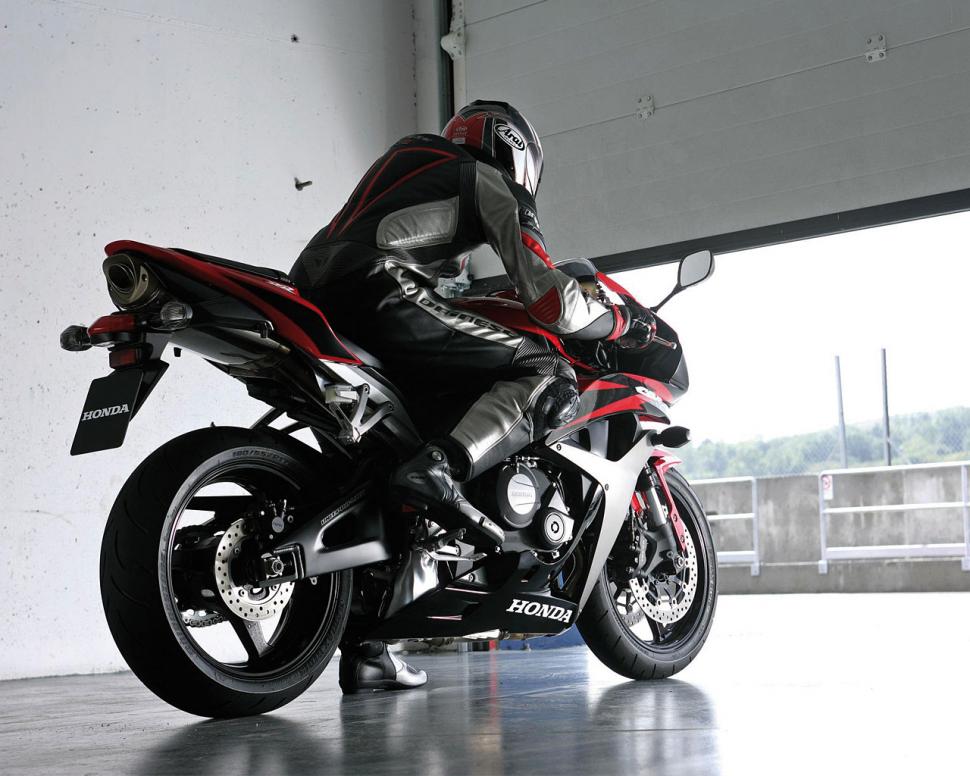 Honda Cbr 600 Ready To Road Wallpaper,cbr 600 Wallpaper,honda - HD Wallpaper 